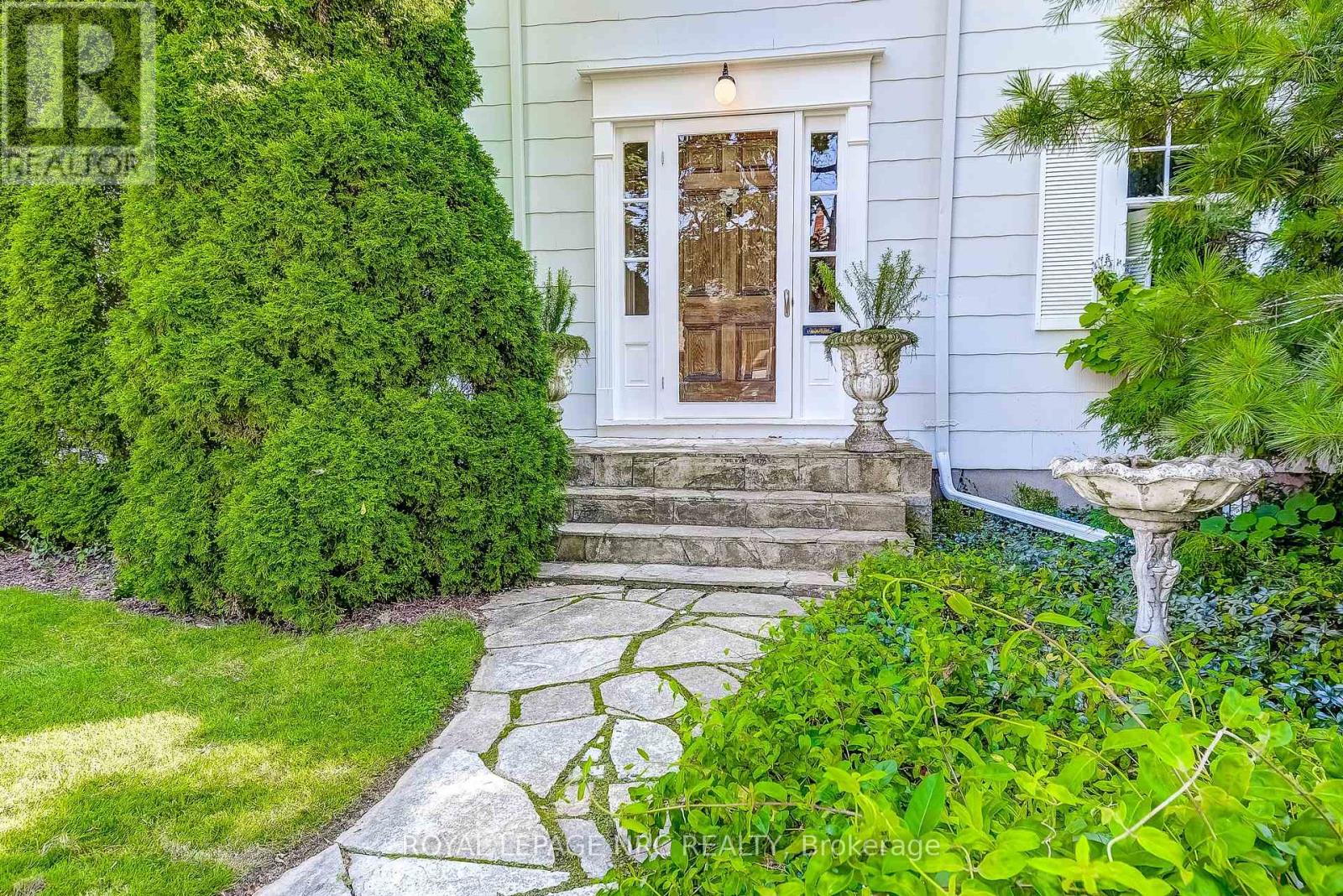 2 Pinehill Rd, St. Catharines Old Glenridge, ON L2R 3R5