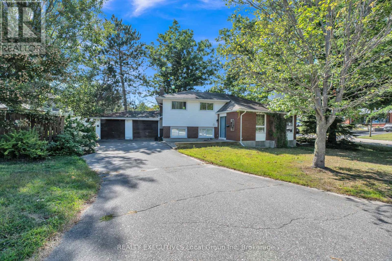 397 Camelot Dr, North Bay, ON P1B 8Z4