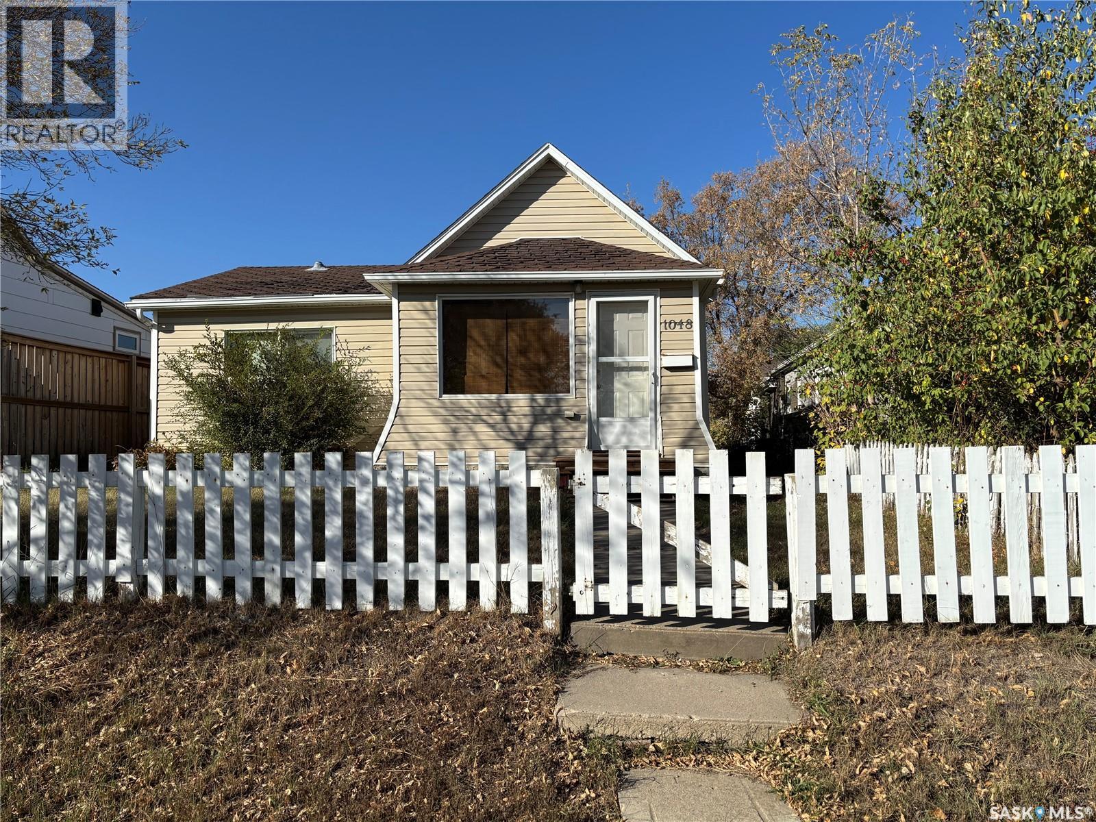 1048 Ominica St E, Moose Jaw, SK S6H 0J3