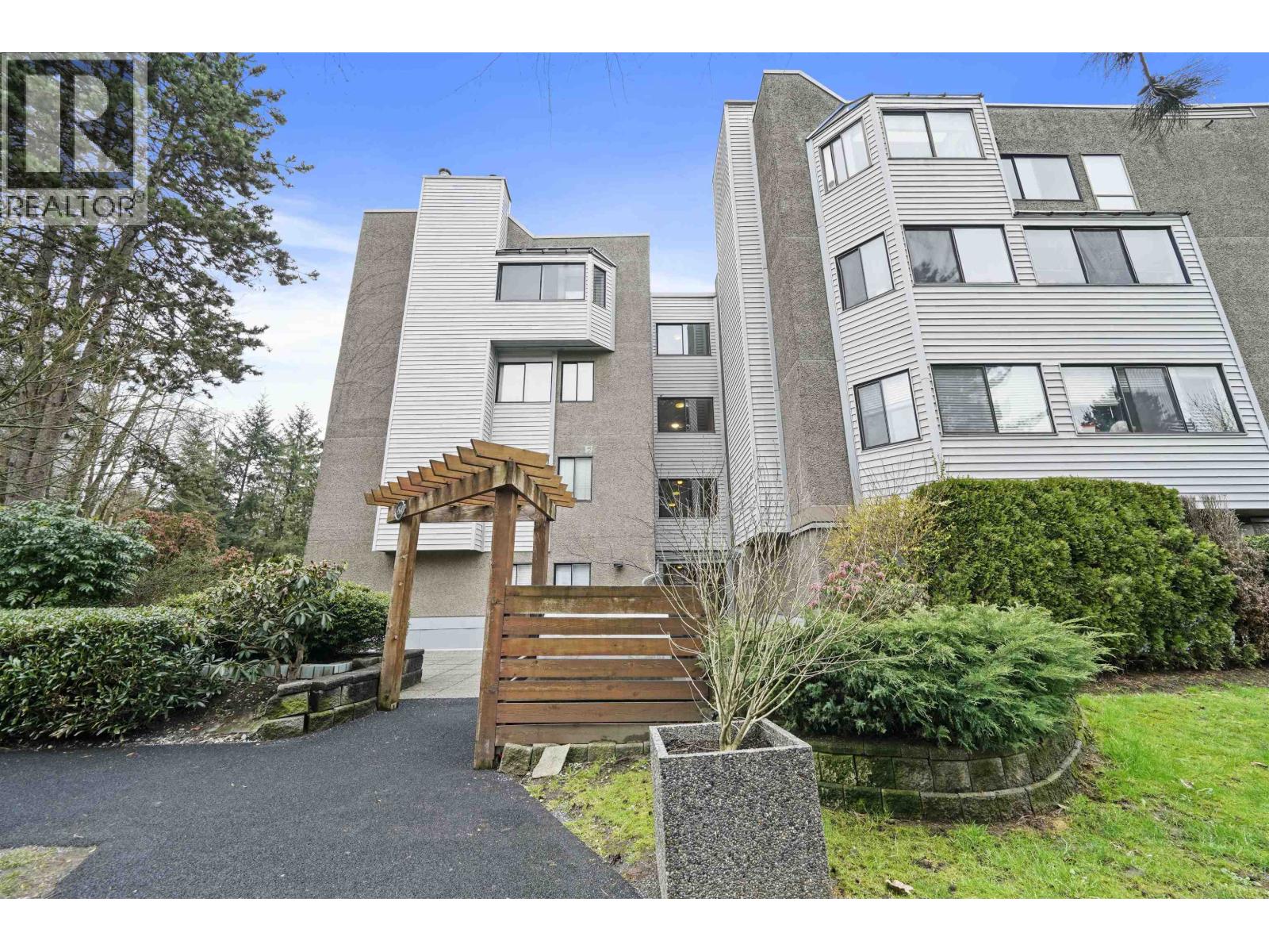 9584 Manchester Drive Unit 203, Burnaby, BC V3N 4R1