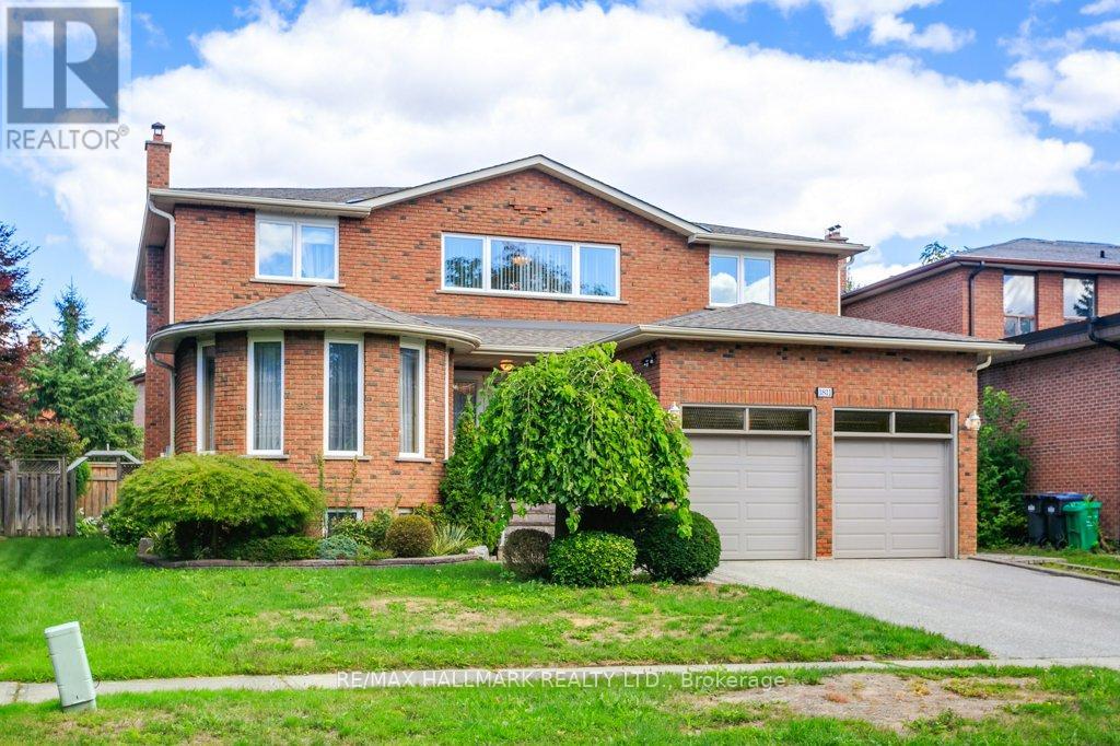 1811 Beechknoll Ave, Mississauga, ON L4W 3V1