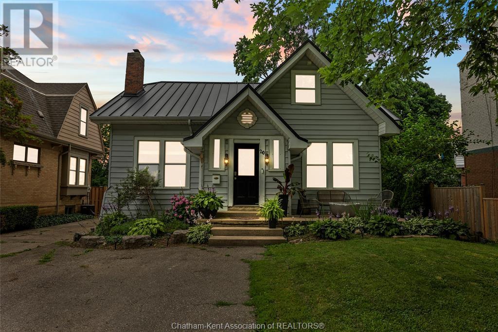 20 Victoria Ave, Chatham, ON N7L 2Z6