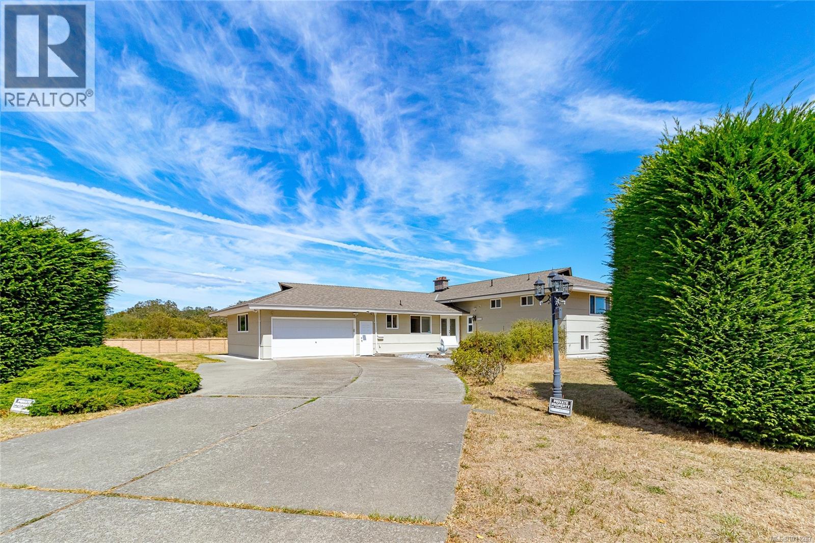 2560 Dorset Rd, Oak Bay, BC V8R 3M7