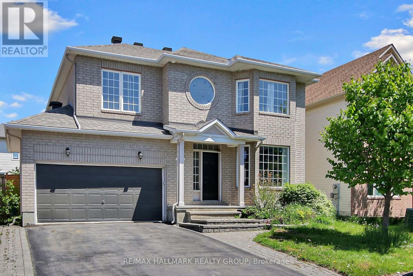 206 Annapolis Cir, Ottawa, ON K1V 1Y9