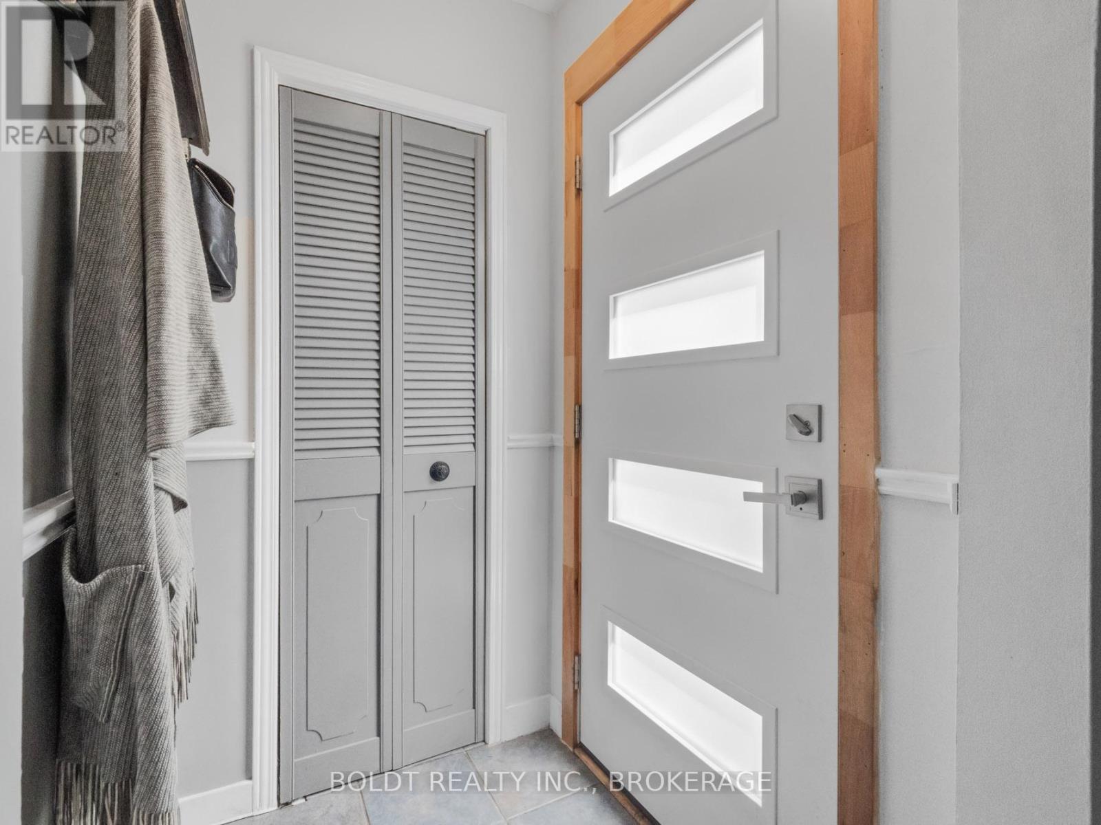 11 Edward Ave, St. Catharines Vinelinwell, ON L2N 1K1
