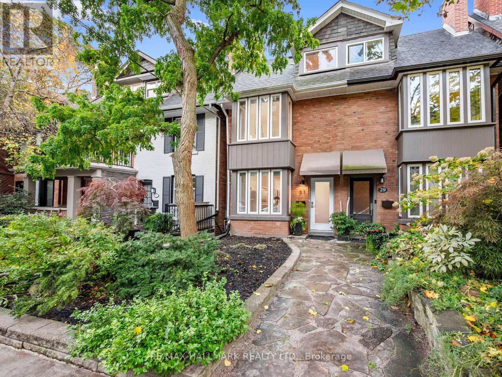 31 Tennis Cres, Toronto, ON M4K 1J4