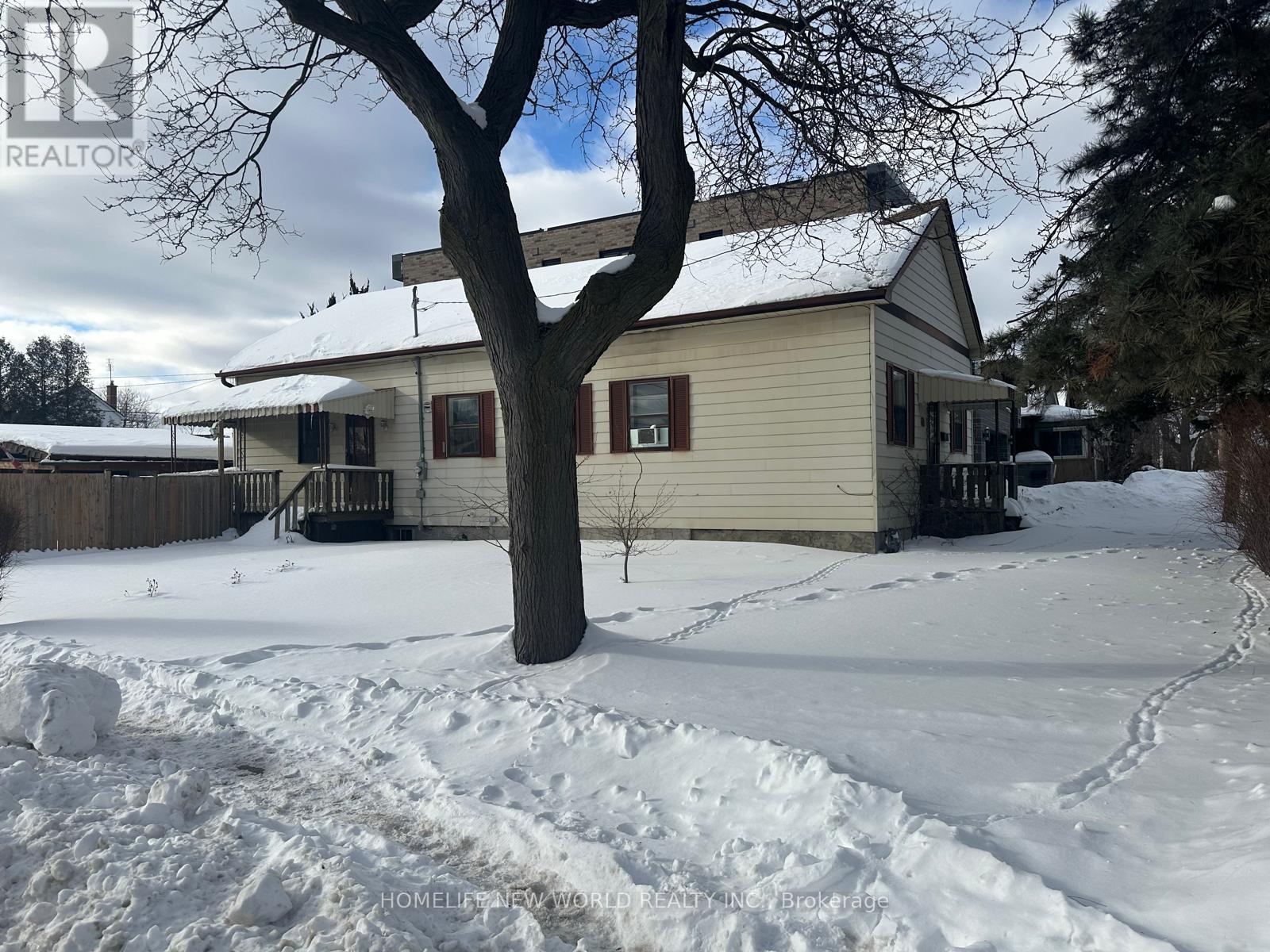 60 Thirtieth St, Toronto, ON M8W 3B8