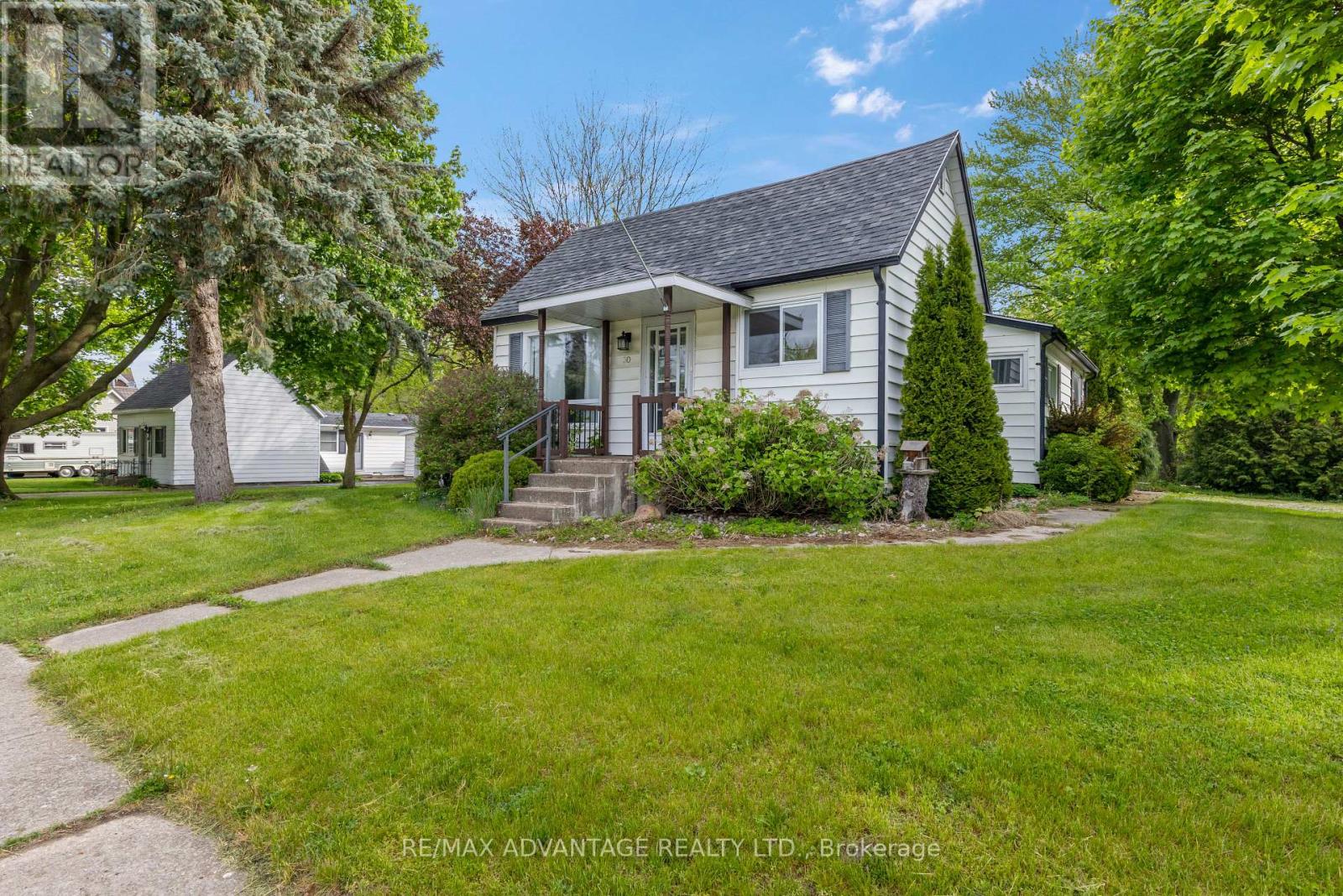30 Broadway St, Chatham-Kent, ON N0P 2C0