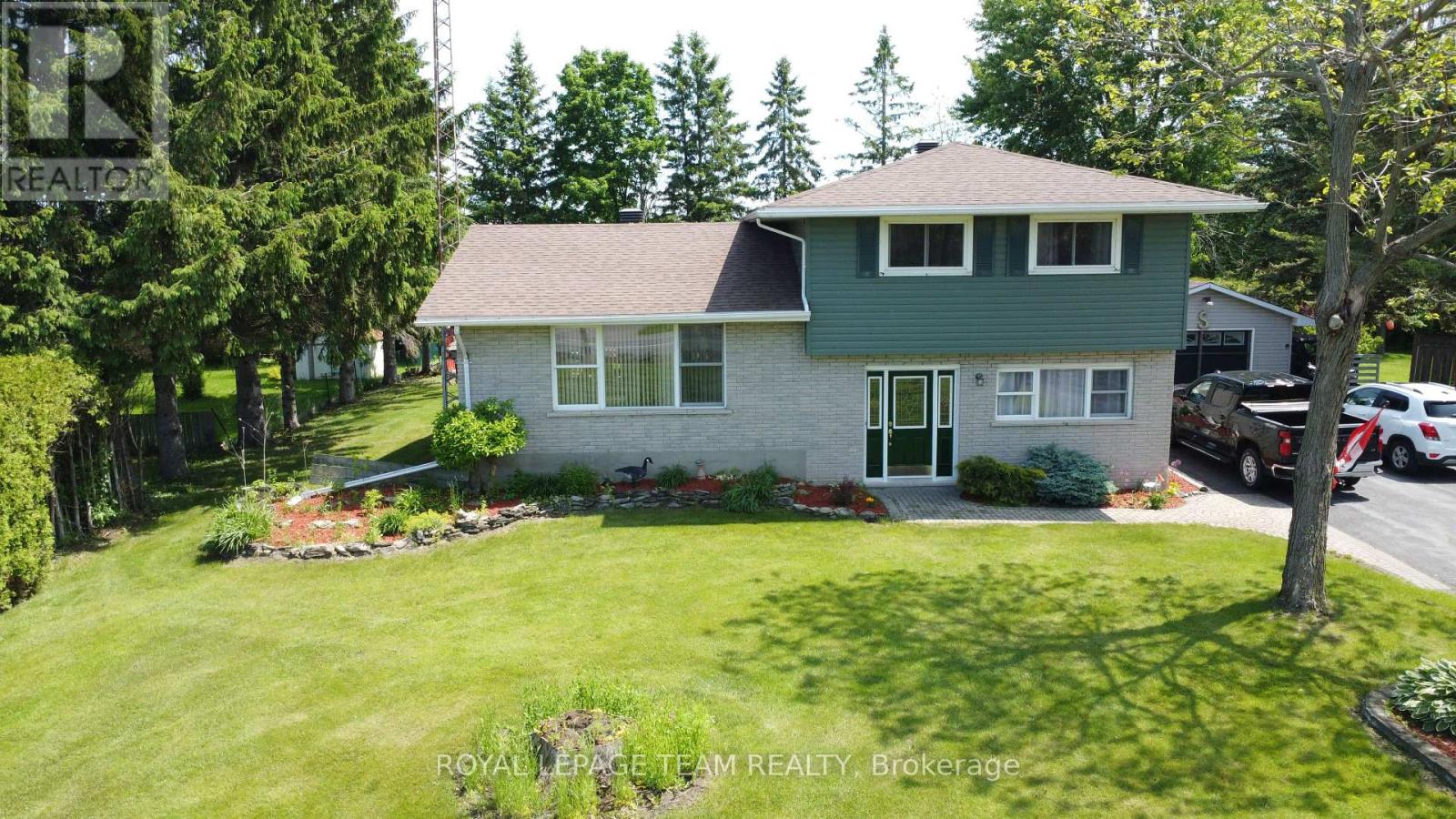 4951 Bank St N, South Dundas, ON K0C 2H0