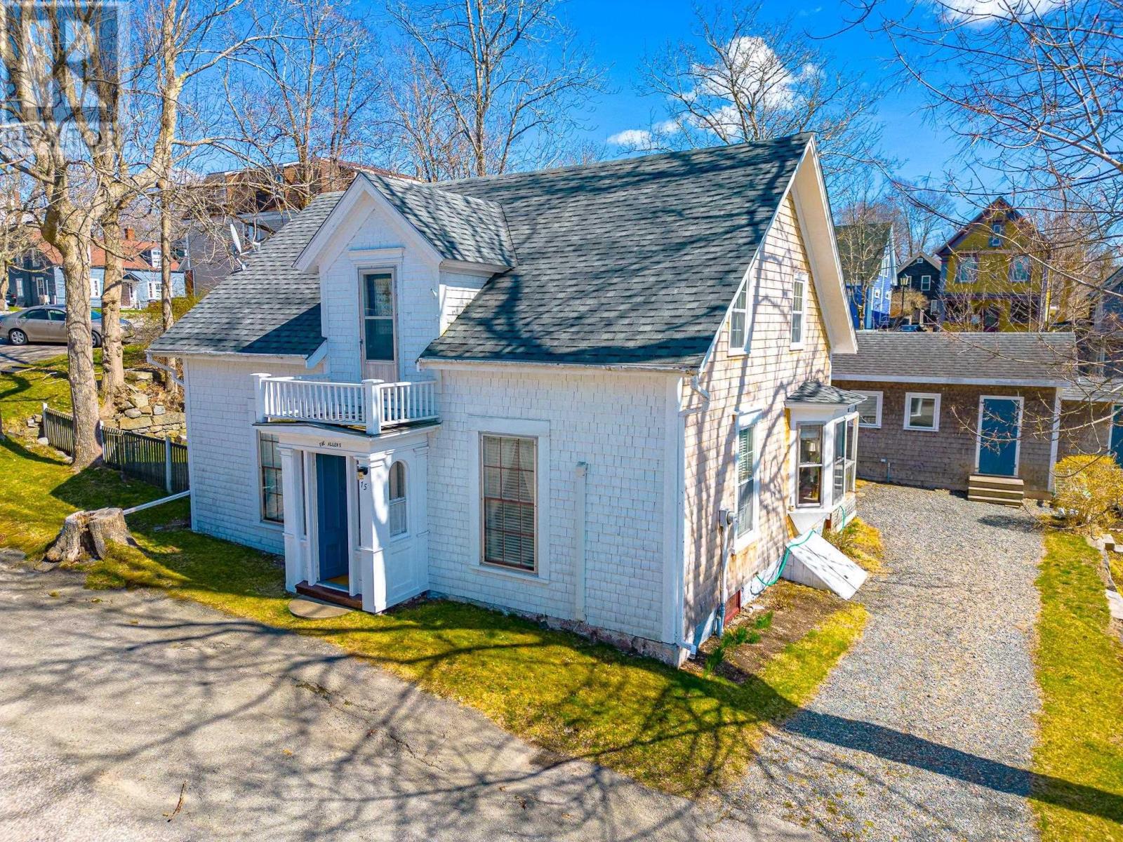 15 John St, Shelburne, NS B0T 1W0