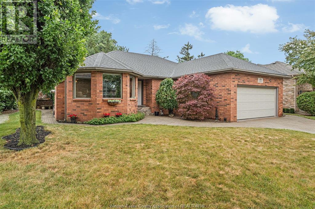 520 Lisa Cres, Windsor, ON N9G 2M5