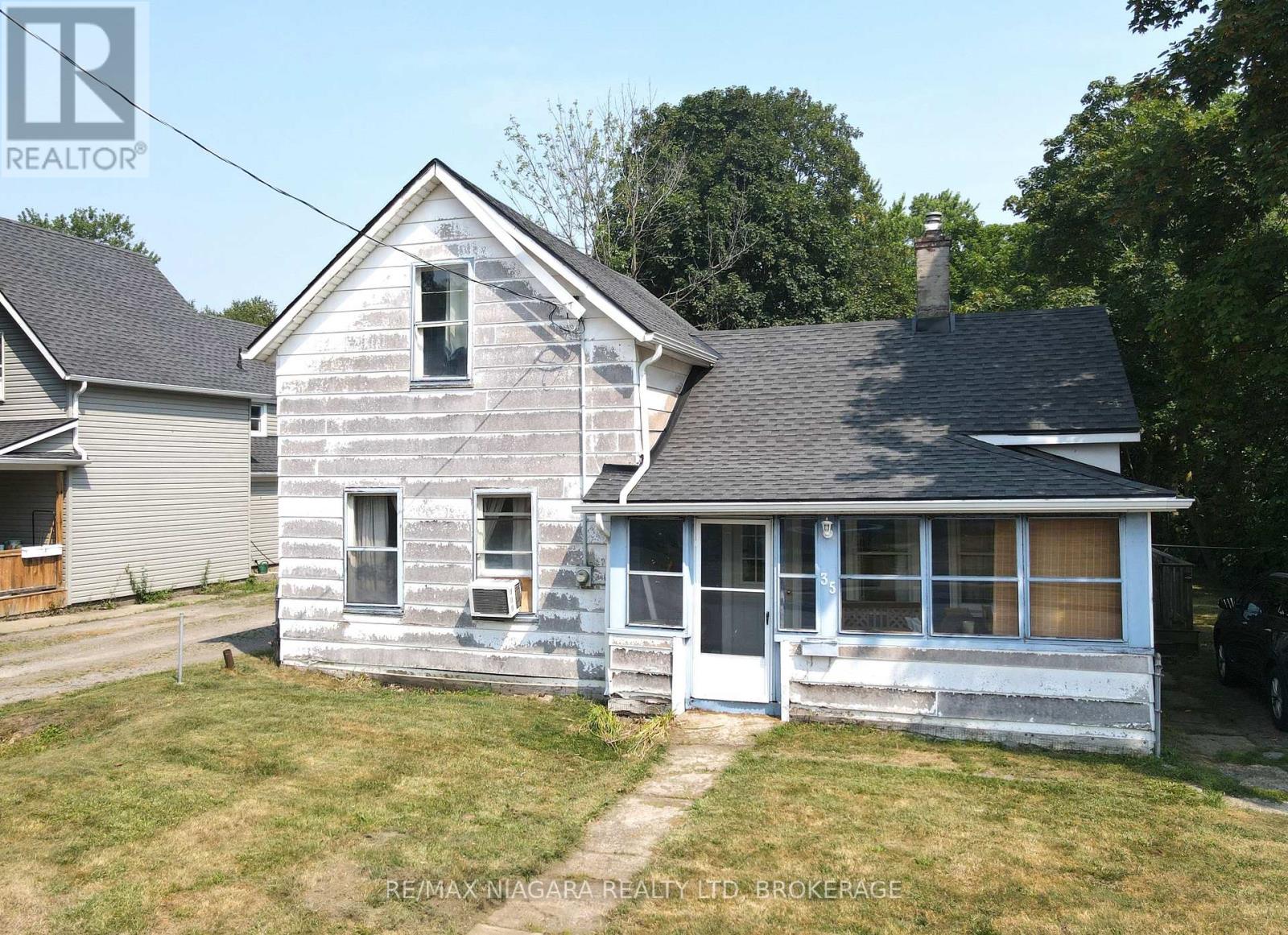 35 Forsythe St, Fort Erie, ON L2A 1X1