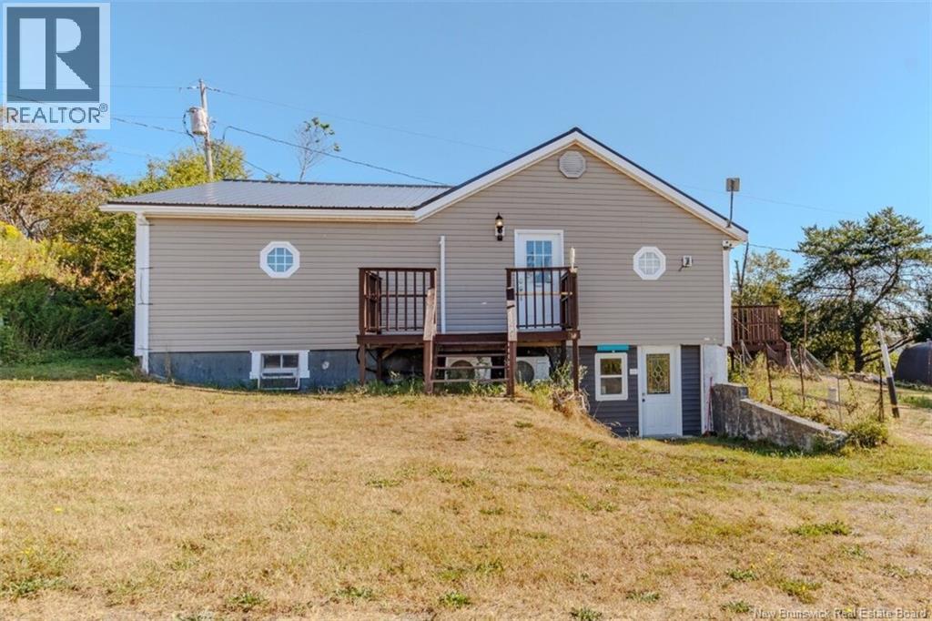 10 Bayview Dr, Back Bay, NB E5C 2X1