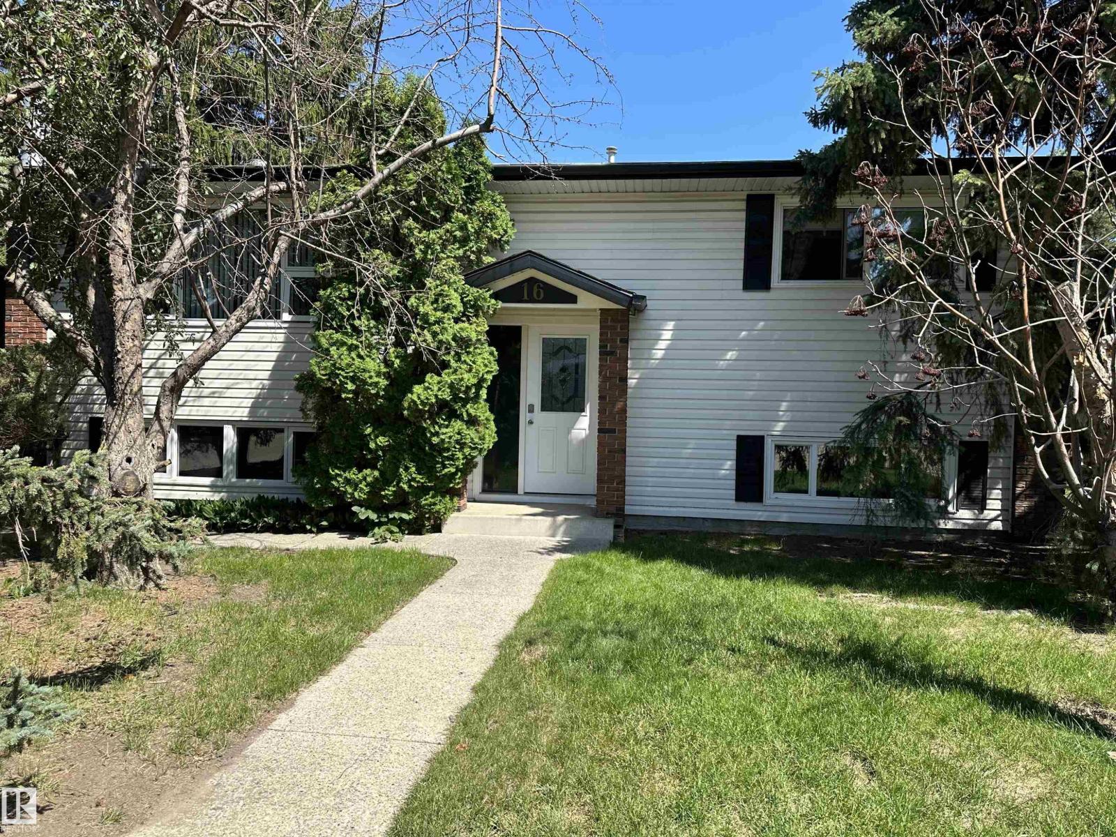 16 Milburn Cr NW, Sherwood Park, AB T8A 0V1