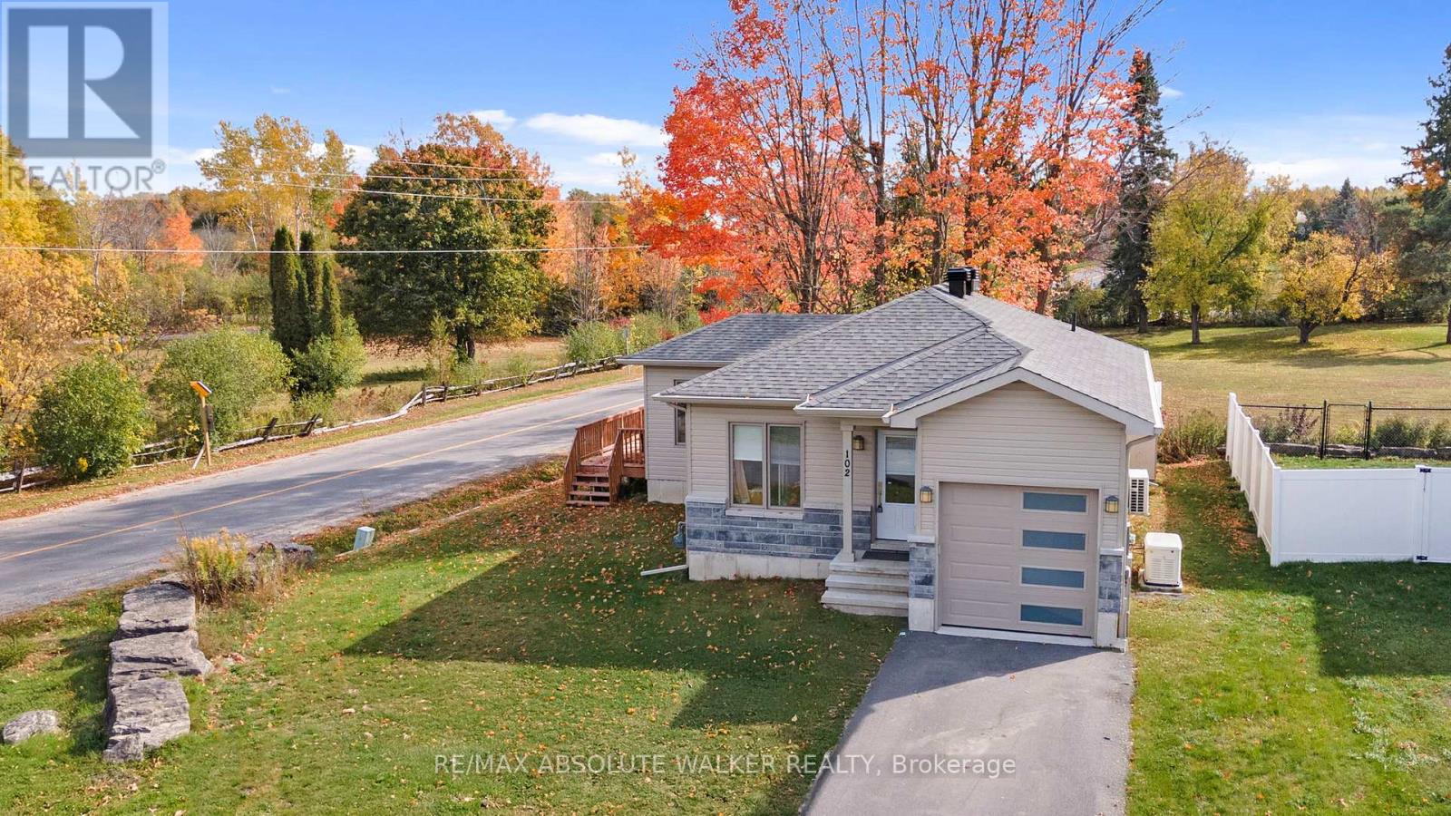 102 Sophie Ln, Merrickville-Wolford, ON K0G 1N0