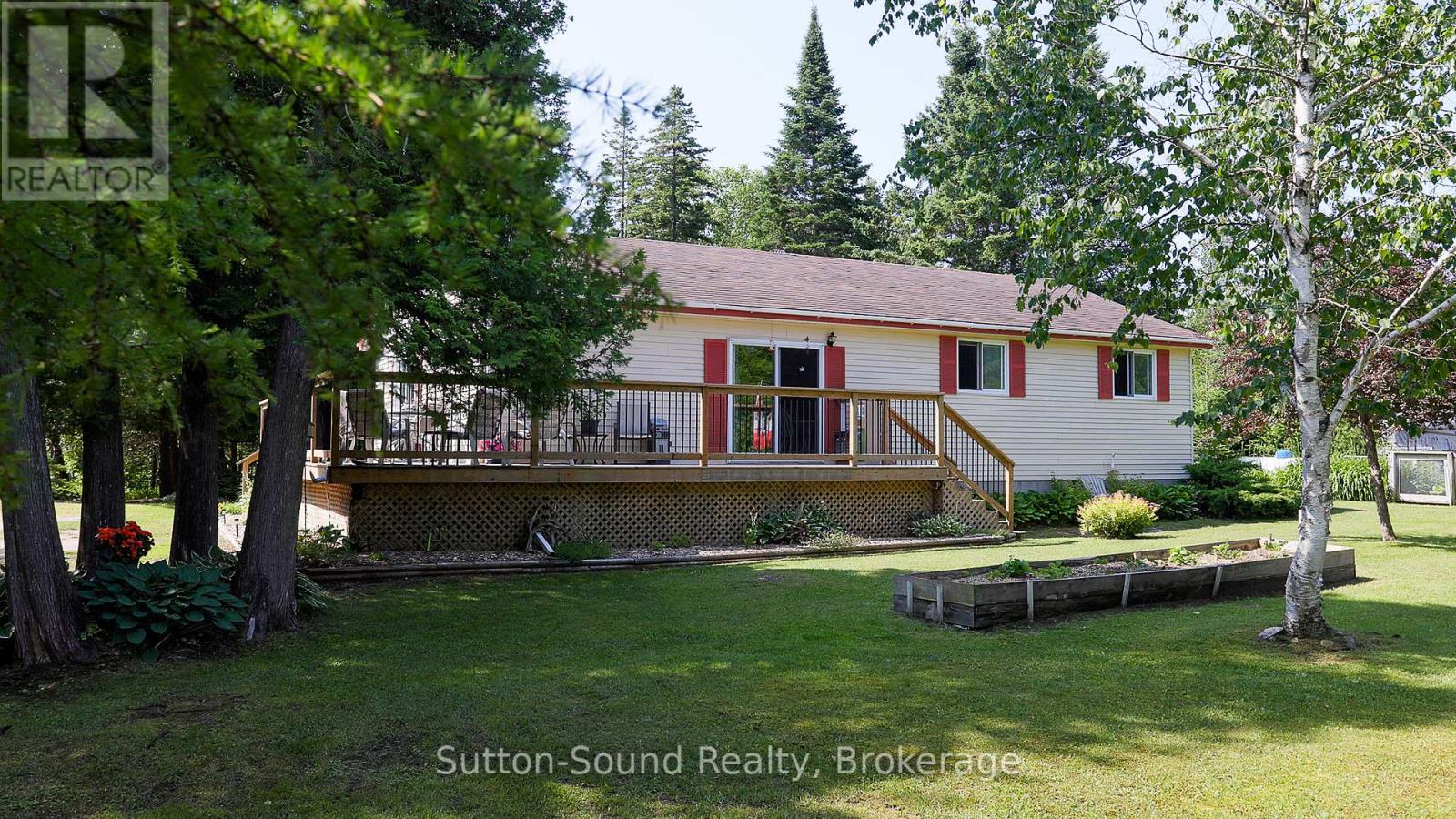 27 Whiskey Harbour Rd, Northern Bruce Peninsula, ON N0H 1X0