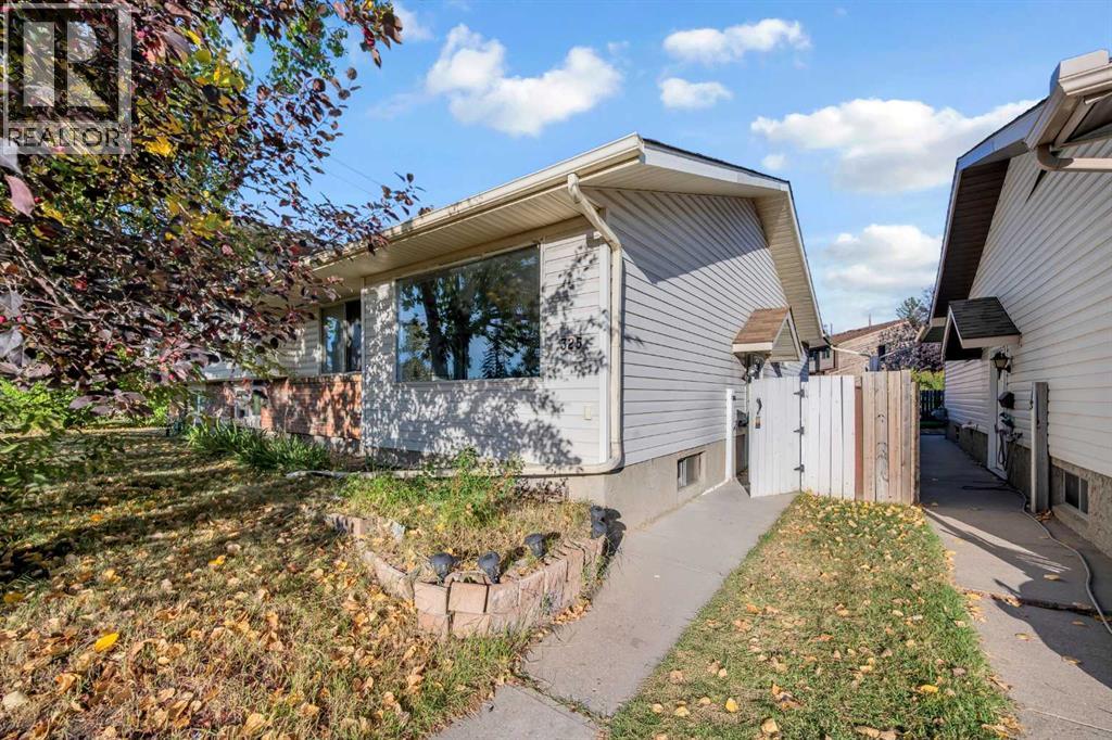 325 Woodvale Cres SW, Calgary, AB T3W 3L3