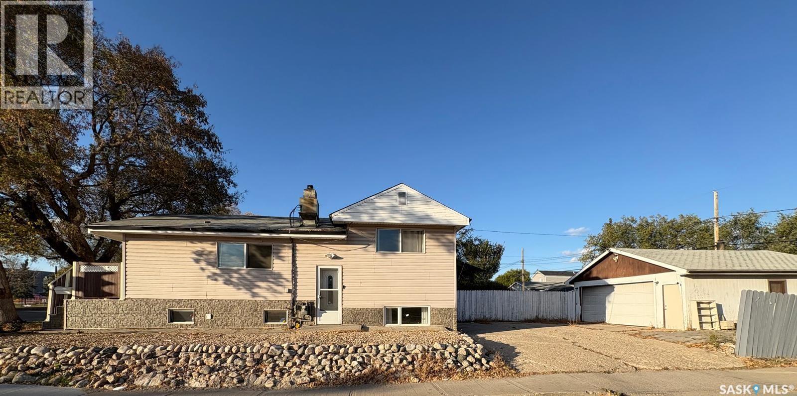 271 Broad St, Regina, SK S4R 1X1