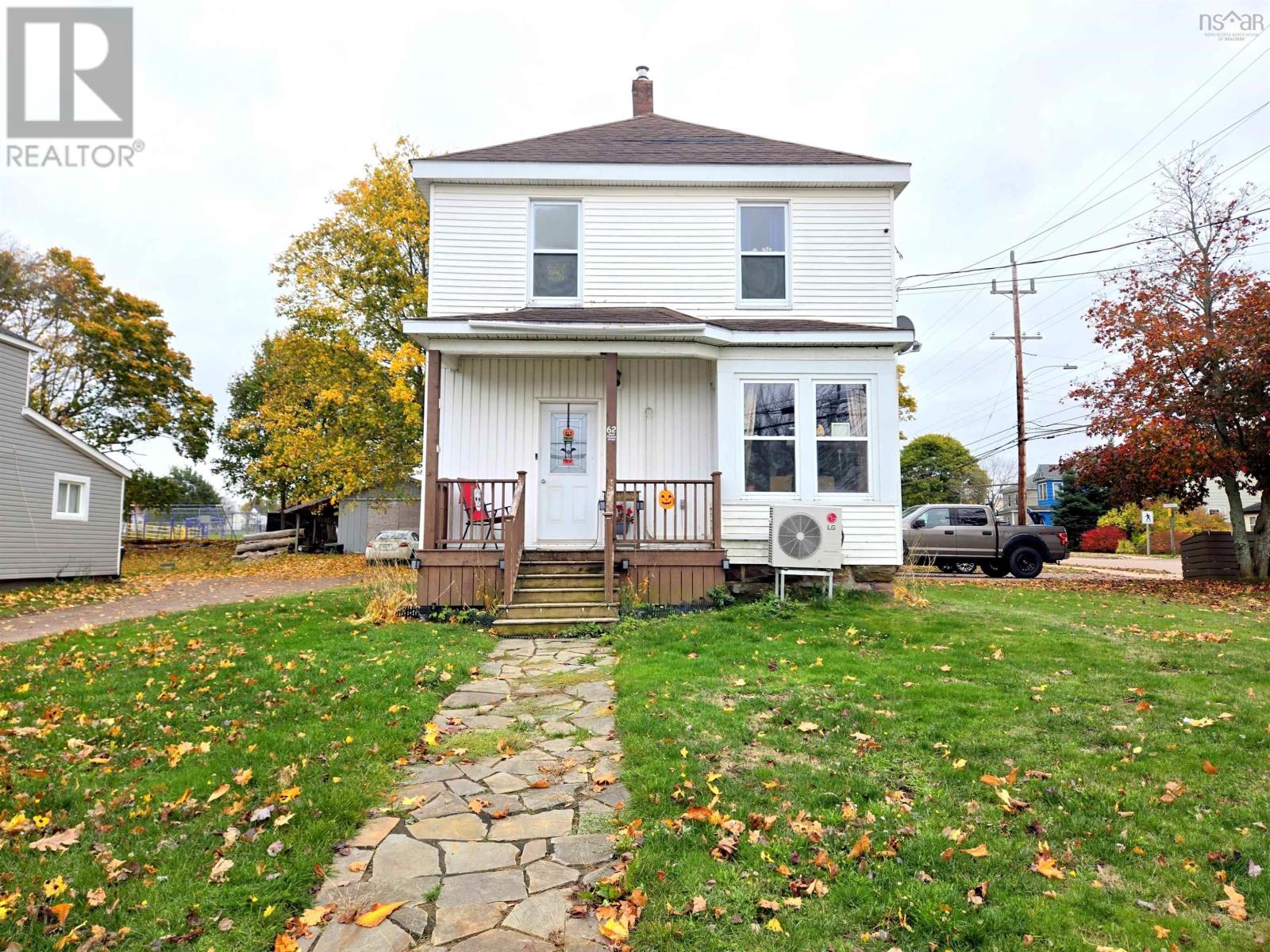62 W Pleasant St, Amherst, NS B4H 1E8