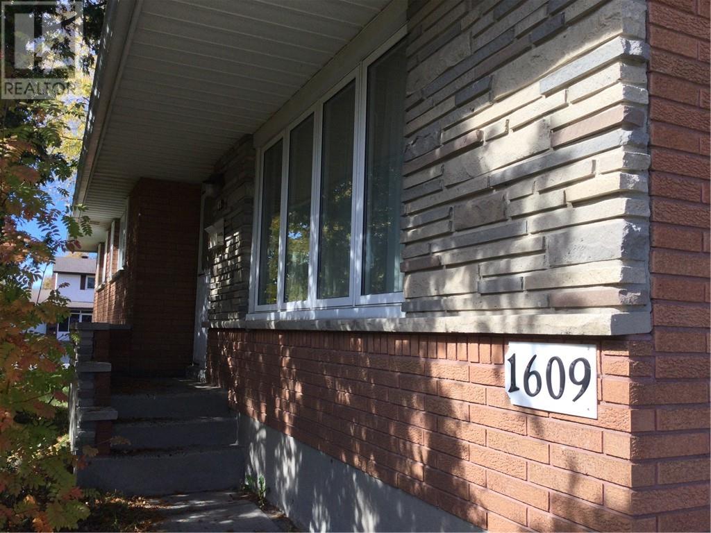 1609 Redfern St, Greater Sudbury, ON P3A 3S8