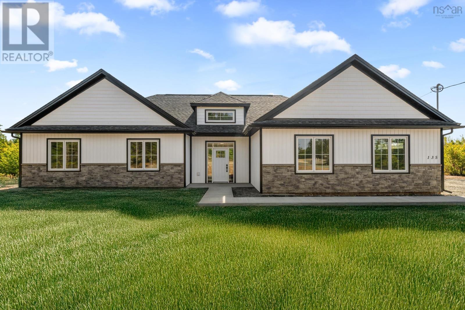 135 Zaffre Dr, Middle Sackville, NS B4E 0X4