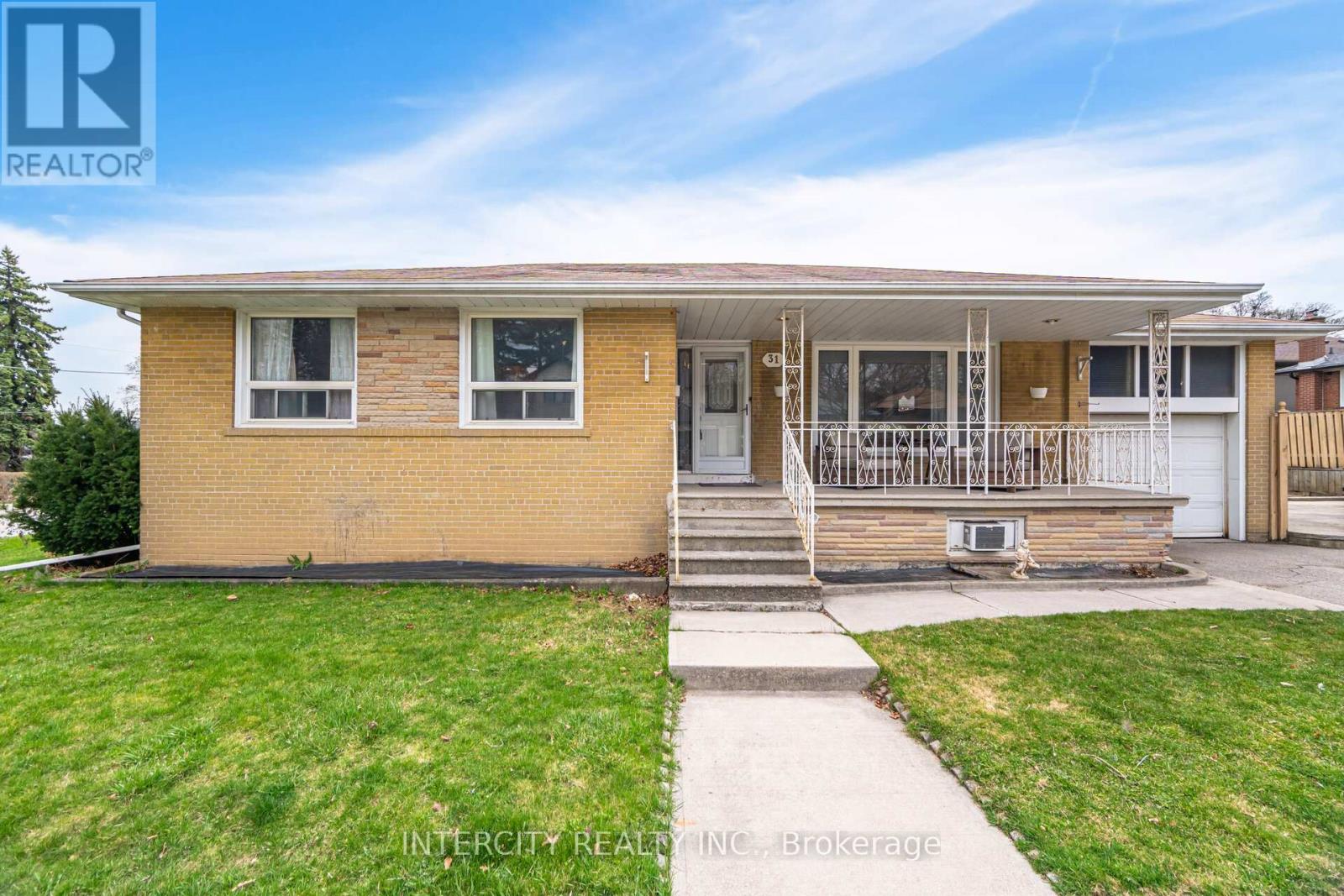 31 Munhall Rd, Toronto Humber Heights, ON M6P 1R2