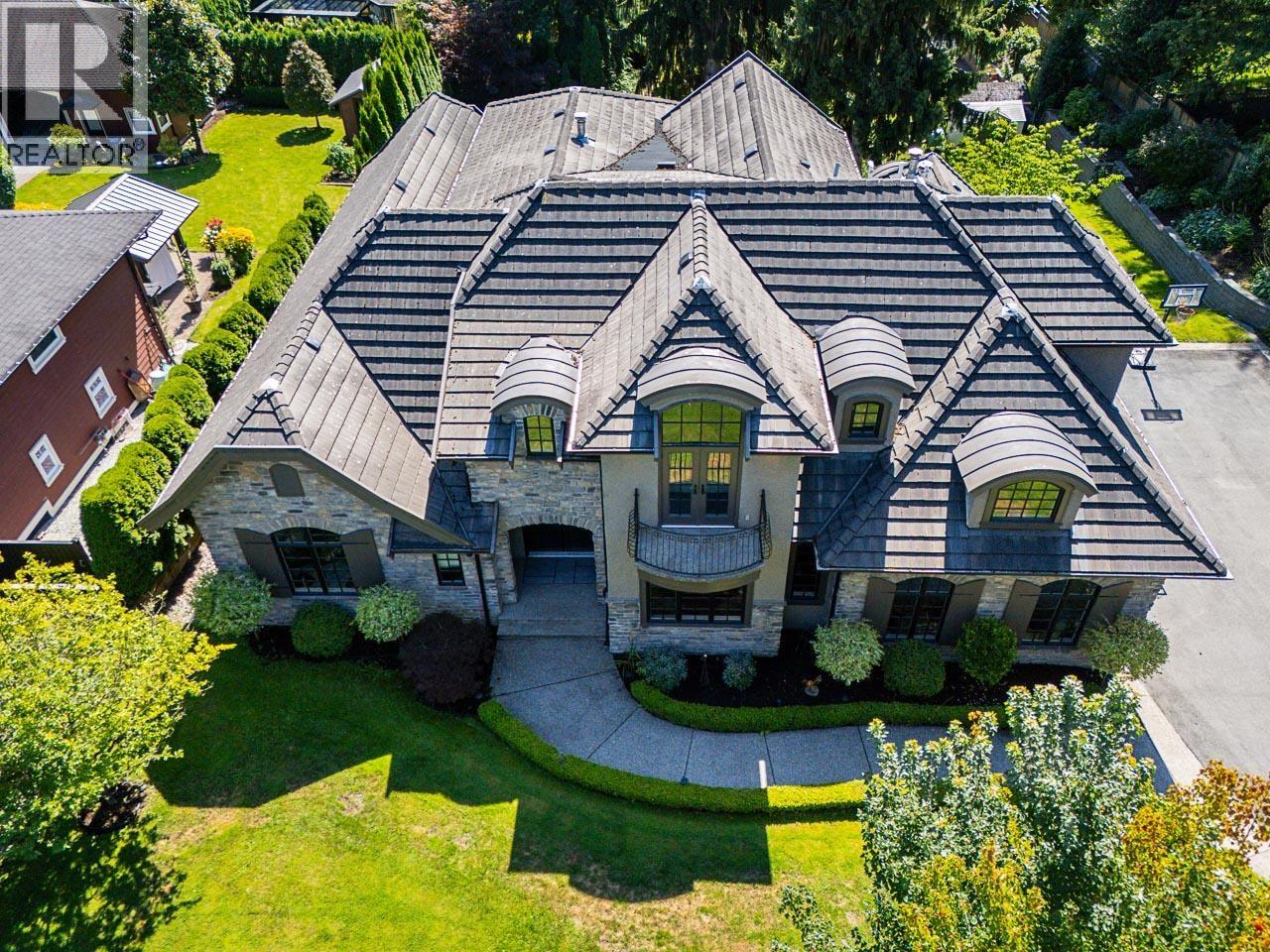 8032 Government Rd, Burnaby, BC V5A 2E2