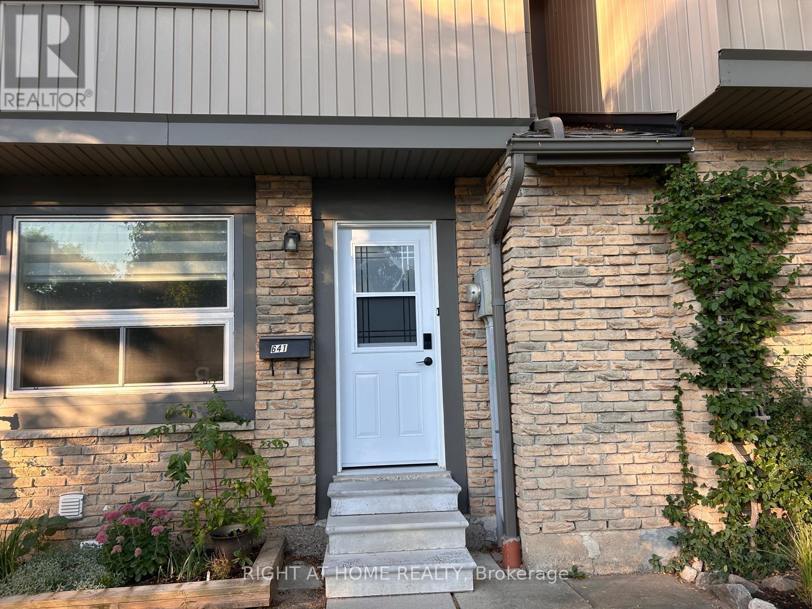 641 Woodward Ave, Milton, ON L9T 3K4