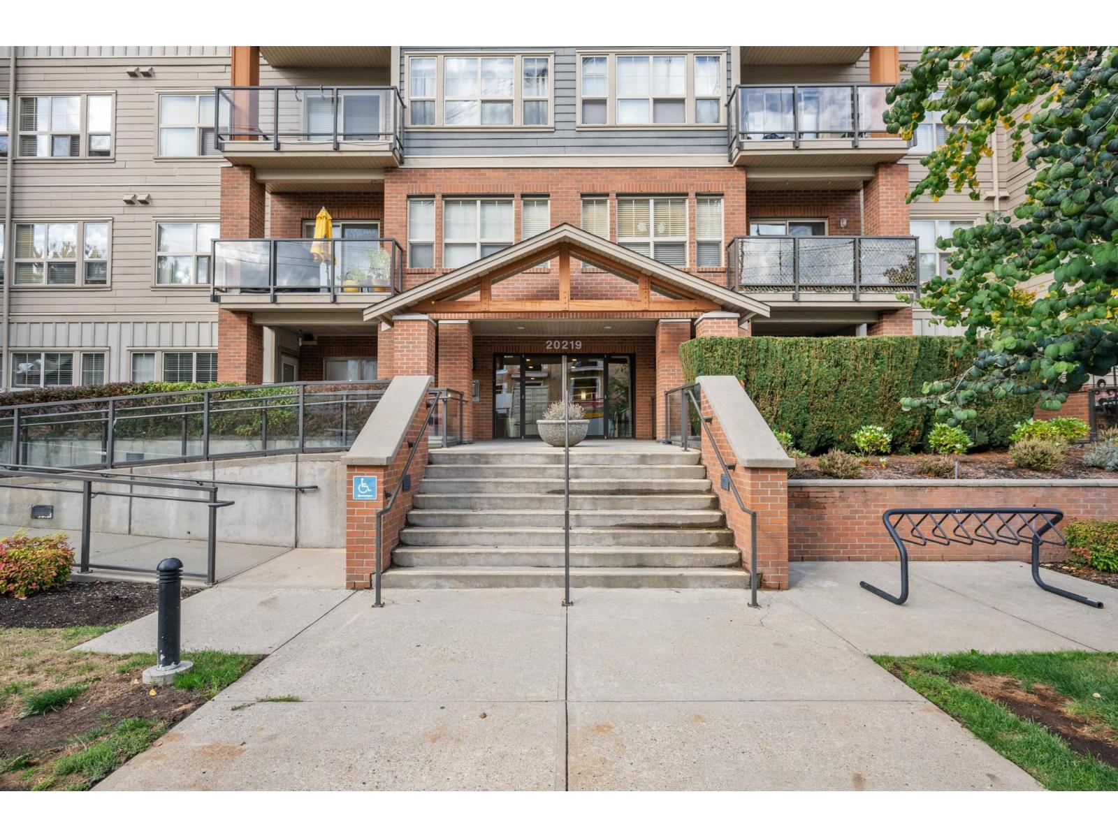 20219 54a Avenue Unit 318, Langley, BC V3A 0C7