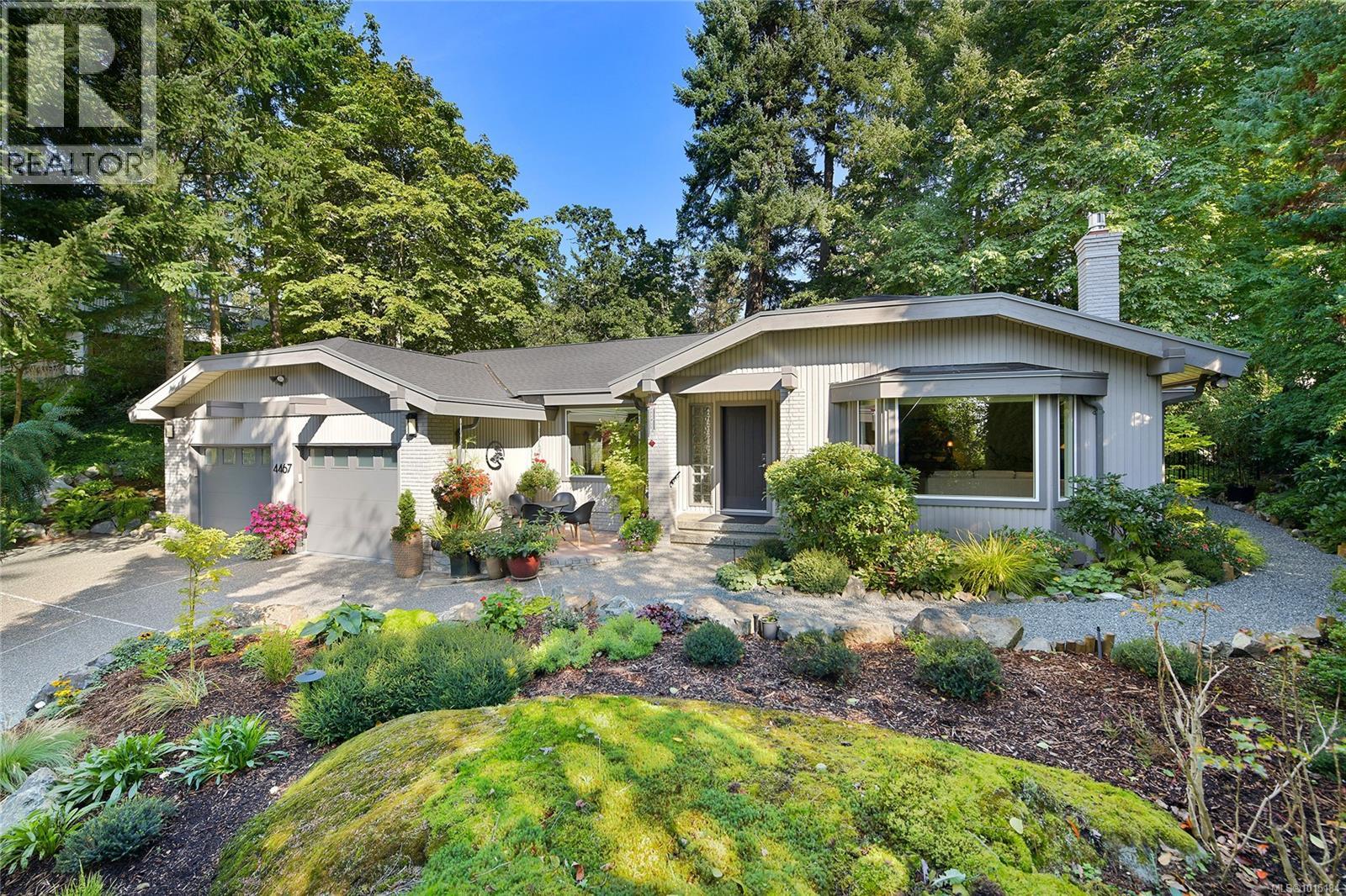 4467 Autumnwood Ln, Saanich, BC V8X 4V8