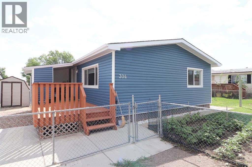 304 Fleet St SW, Medicine Hat, AB T1A 7Z5