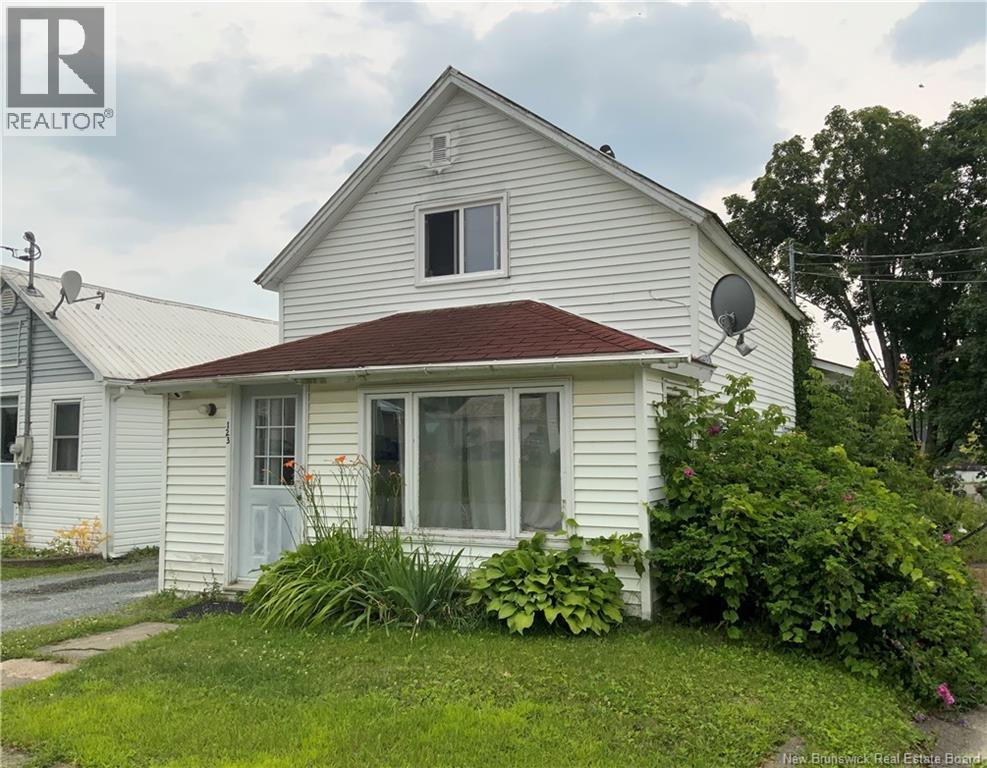 123 St James St, Woodstock, NB E7M 2T3