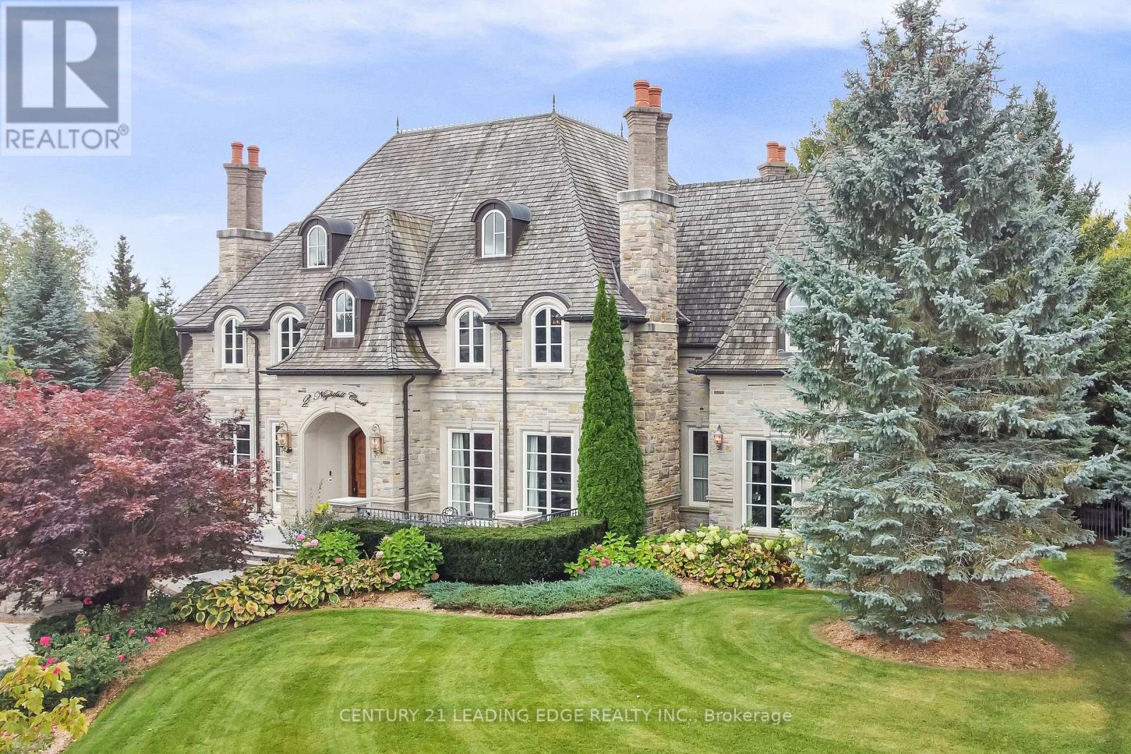 2 Nightfall Ct, Vaughan Kleinburg, ON L4N 3N5