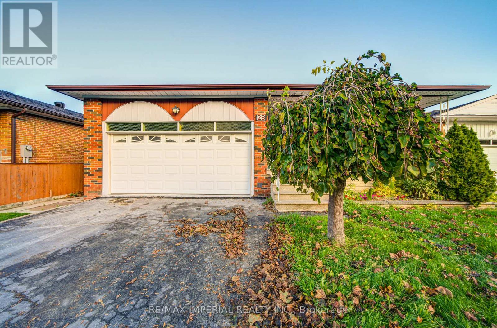 28 Bowhill Cres, Toronto, ON M2J 3S2