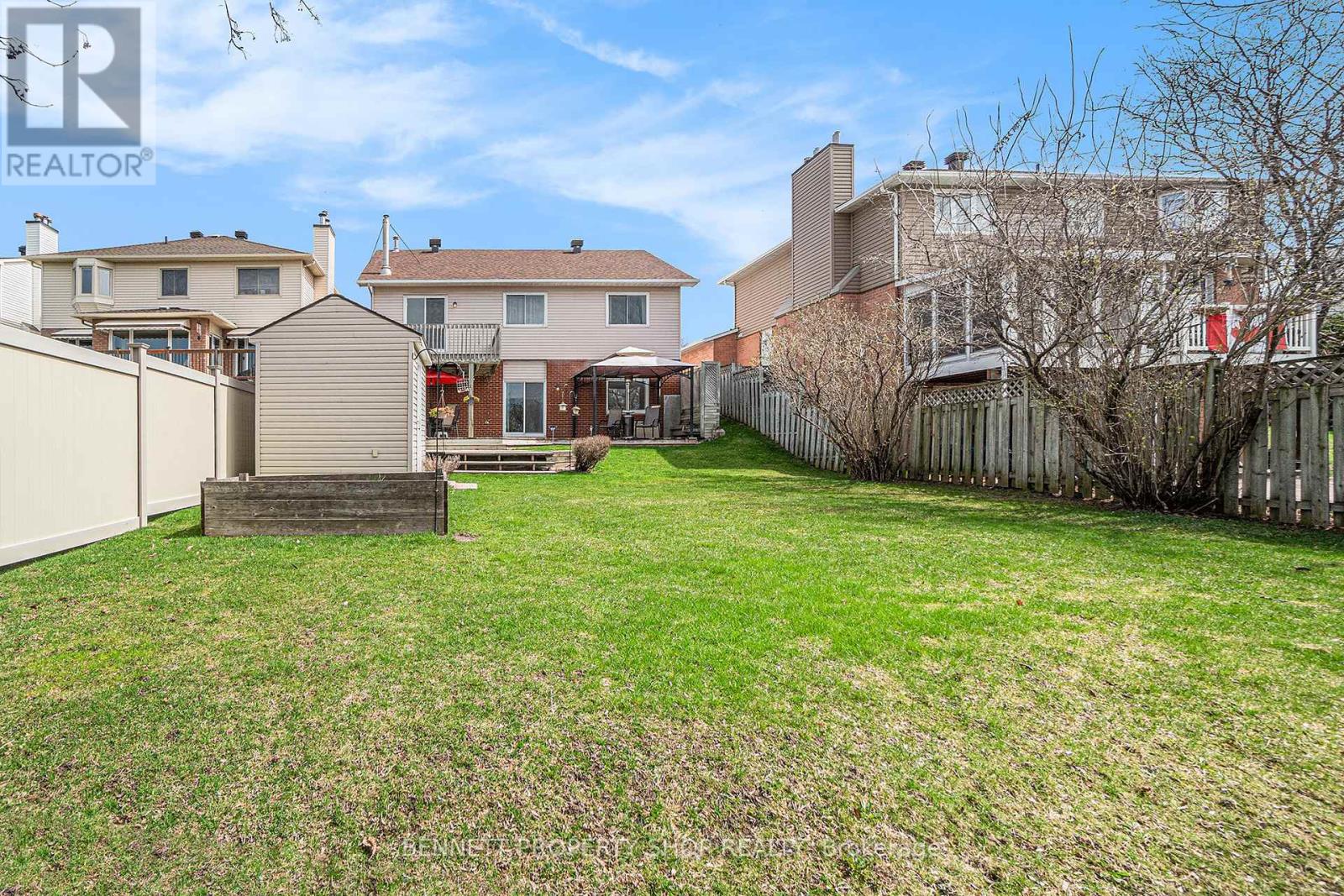 22 Gesner Ct, Ottawa, ON K2L 3K1