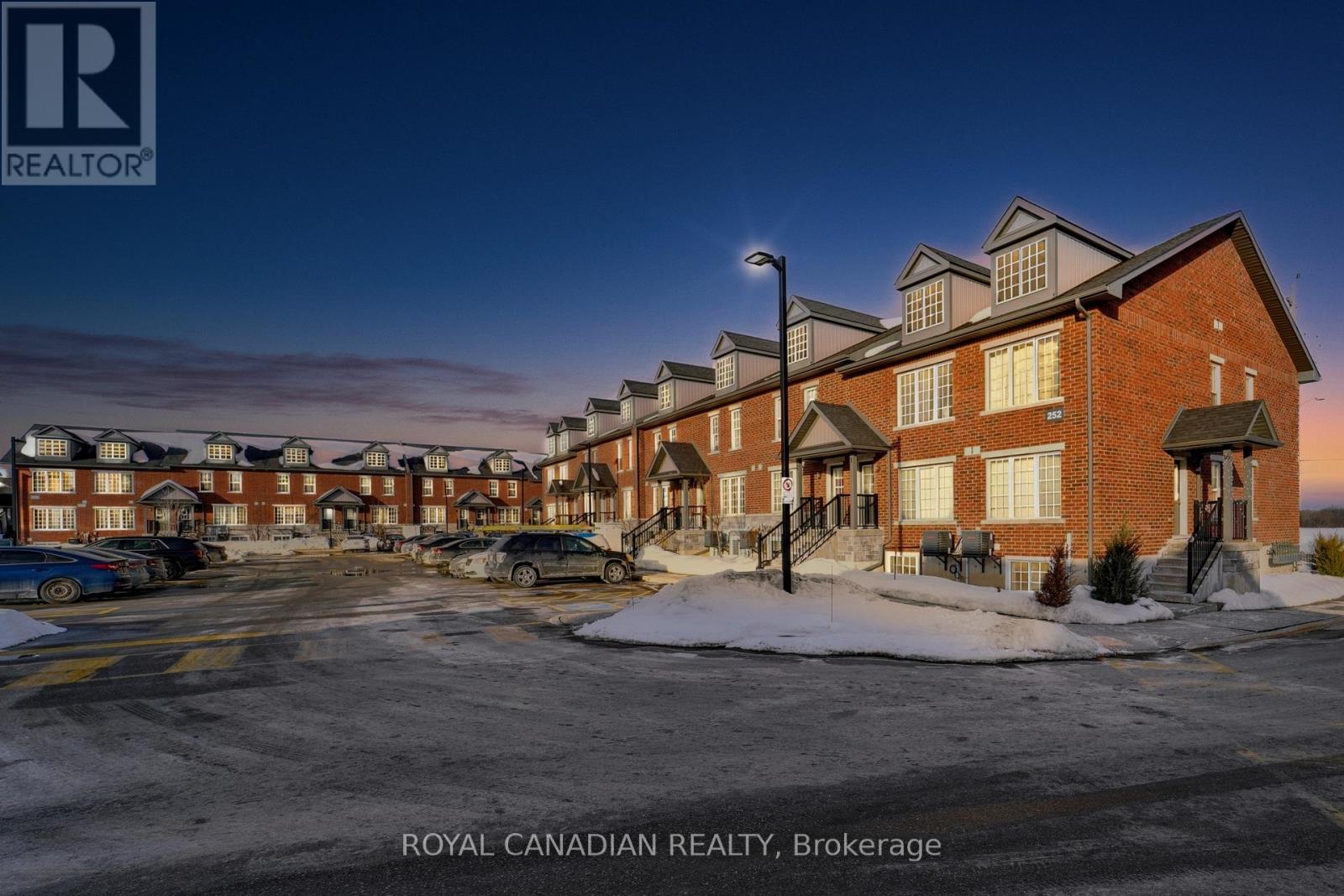 14 252 Penetanguishene Rd, Barrie, ON L4M 7C6