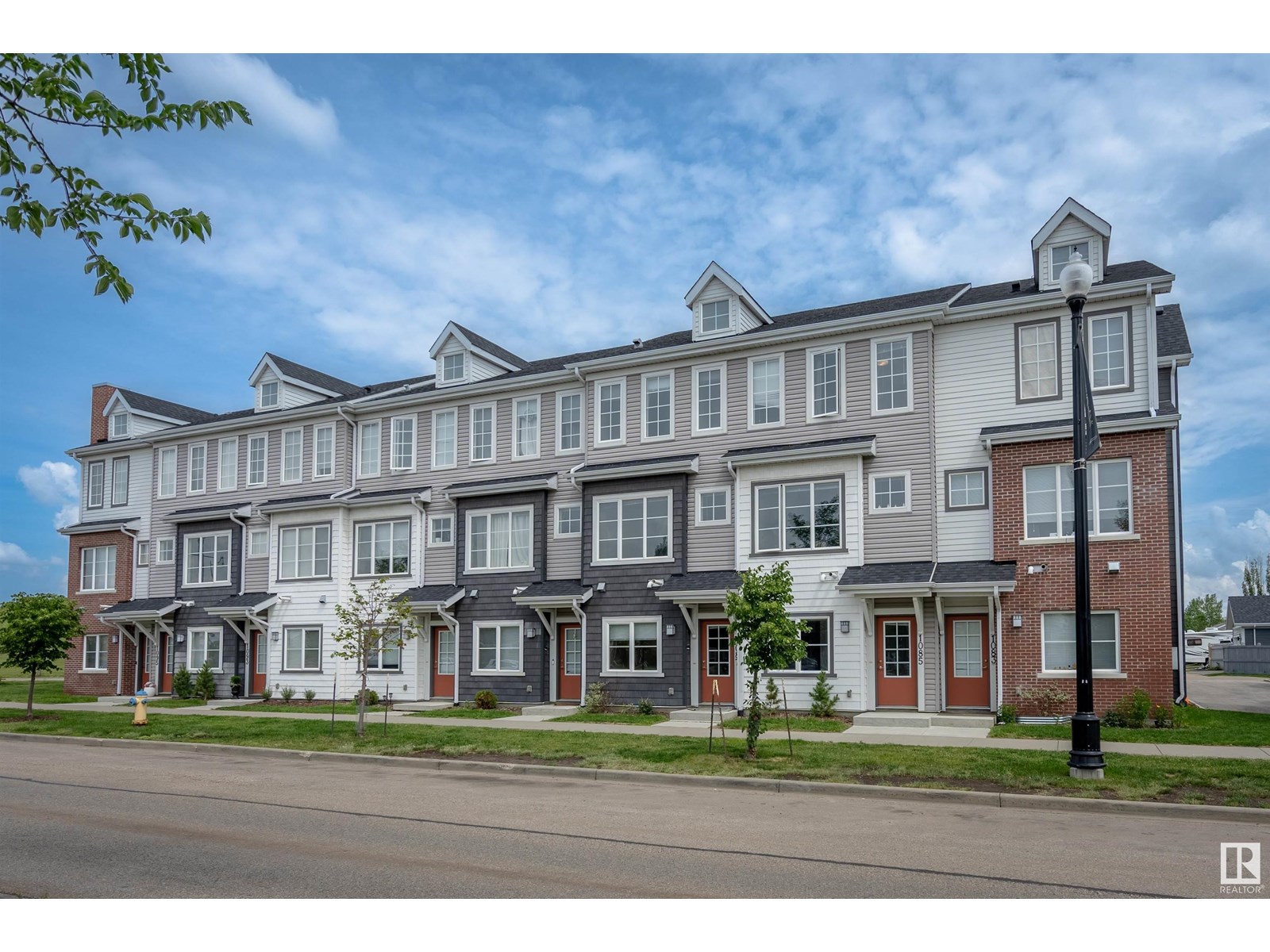 1085 Gault Bv NW, Edmonton, AB T5E 6W3