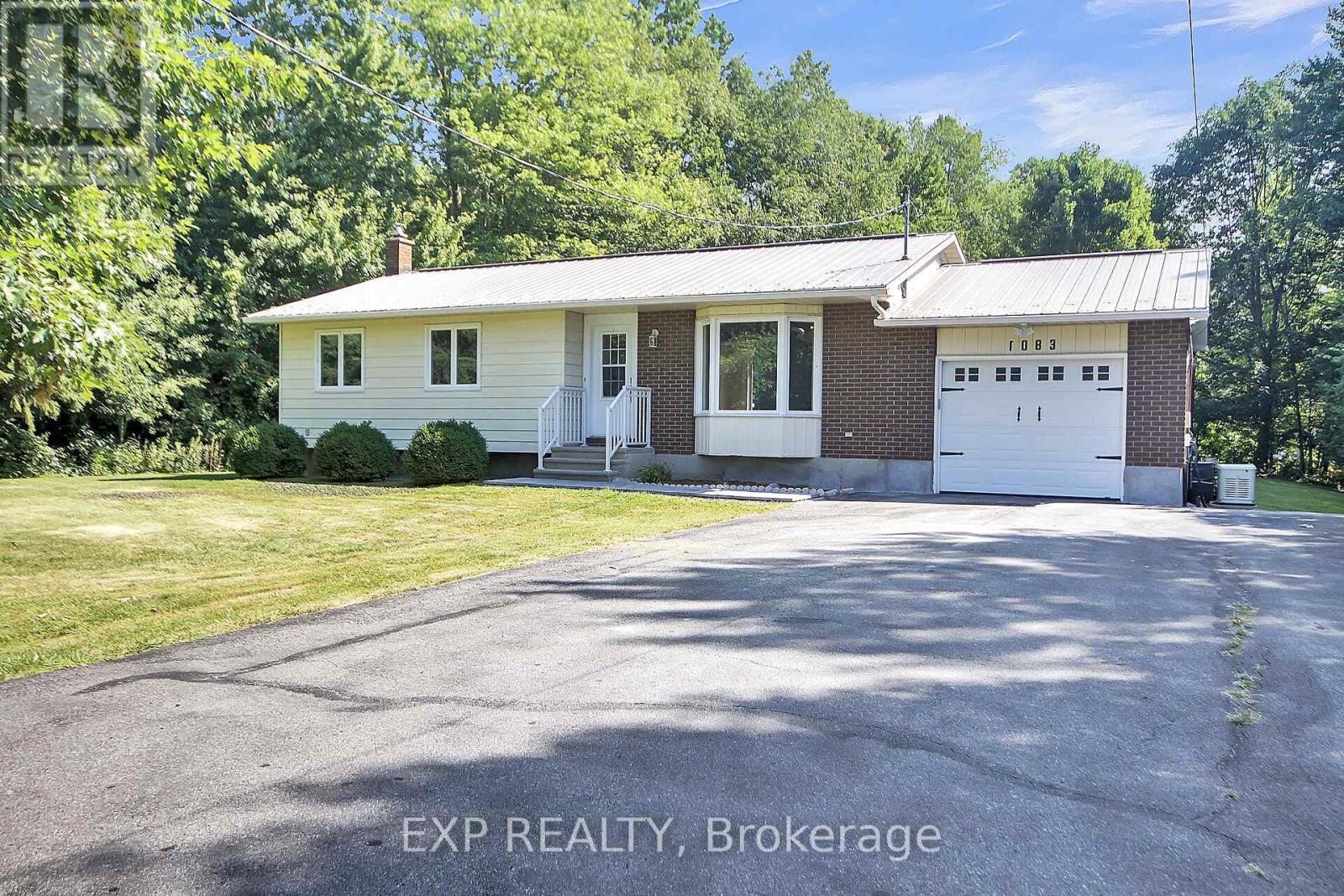 1083 Eadie Rd, Russell, ON K4R 1E5