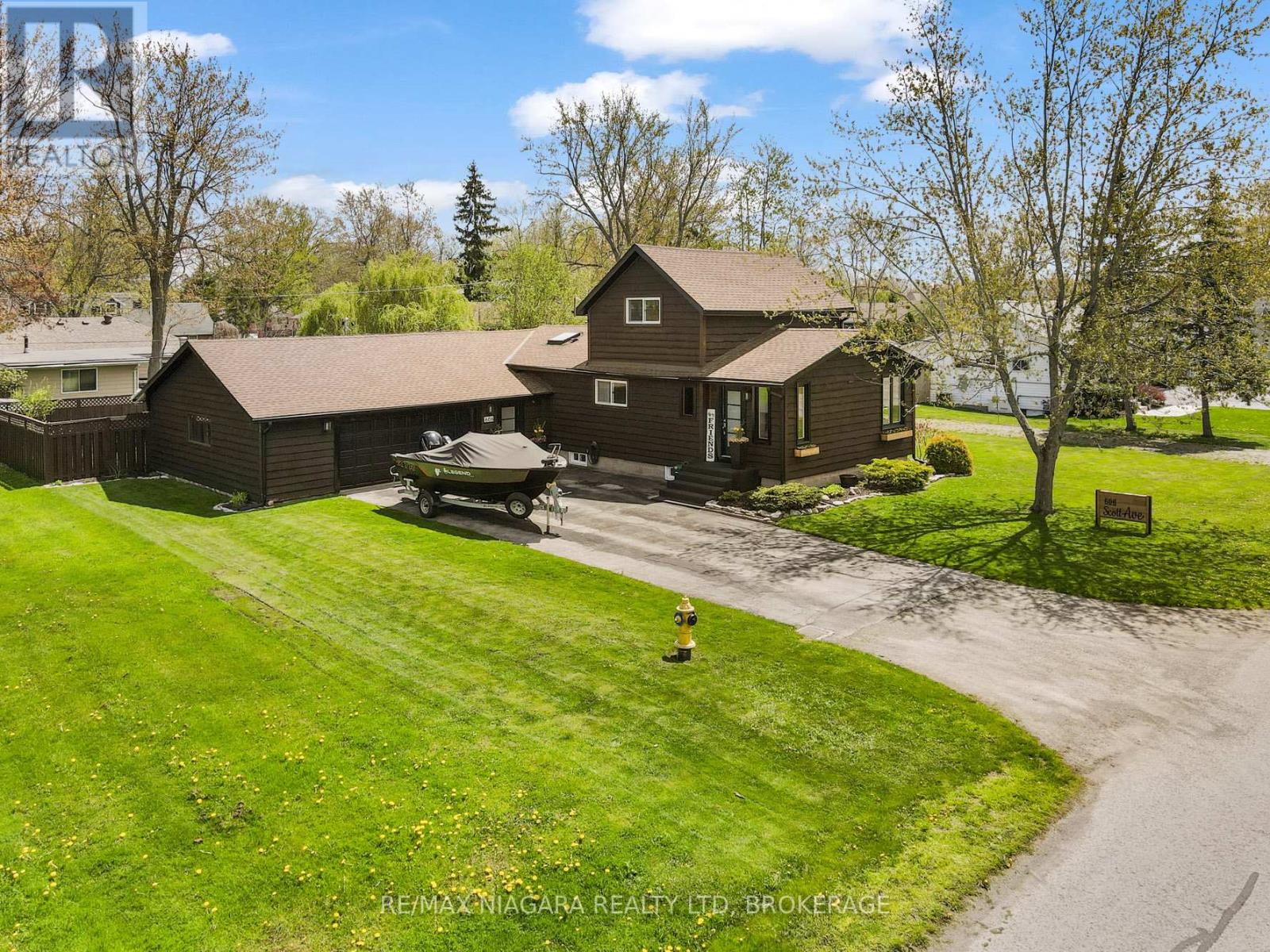 606 Scott Ave, Fort Erie, ON L2A 5G2