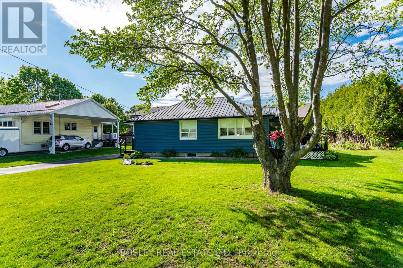 976 Yonge St, Midland, ON L4R 2E7