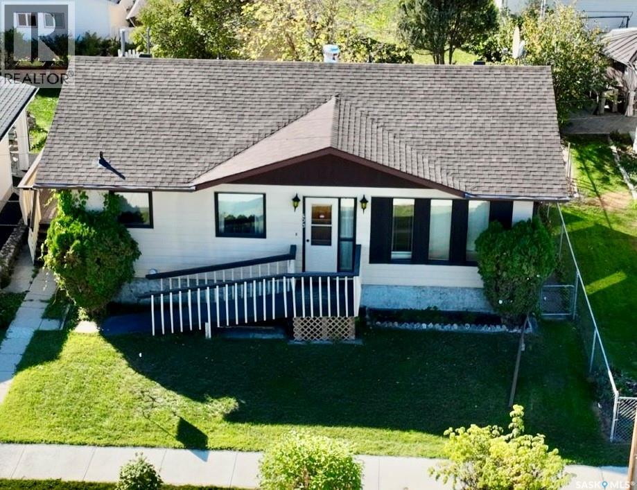 403 Churchill St, Hudson Bay, SK S0E 0Y0