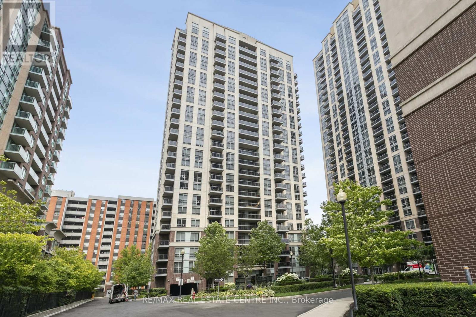 304 5 Michael Power Pl, Toronto, ON M9A 0A3