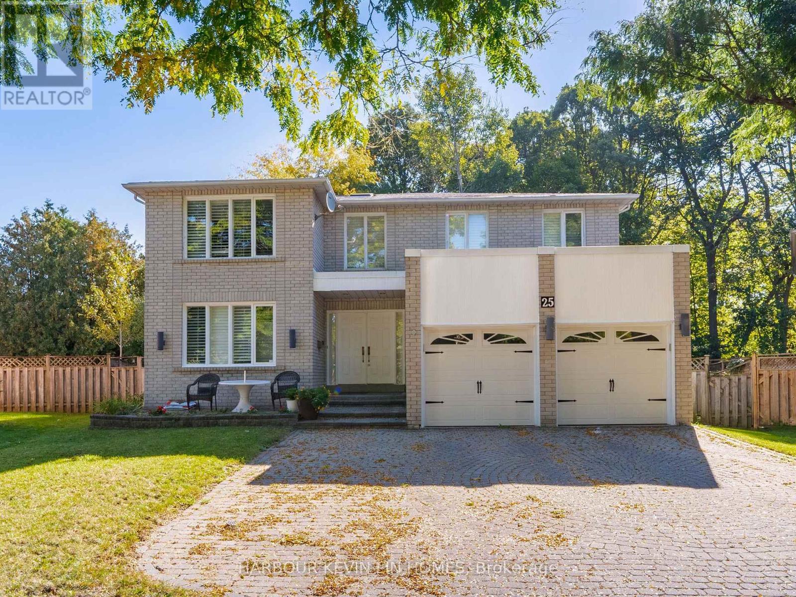 25 Pearl Gate Ct, Richmond Hill, ON L4B 2R2