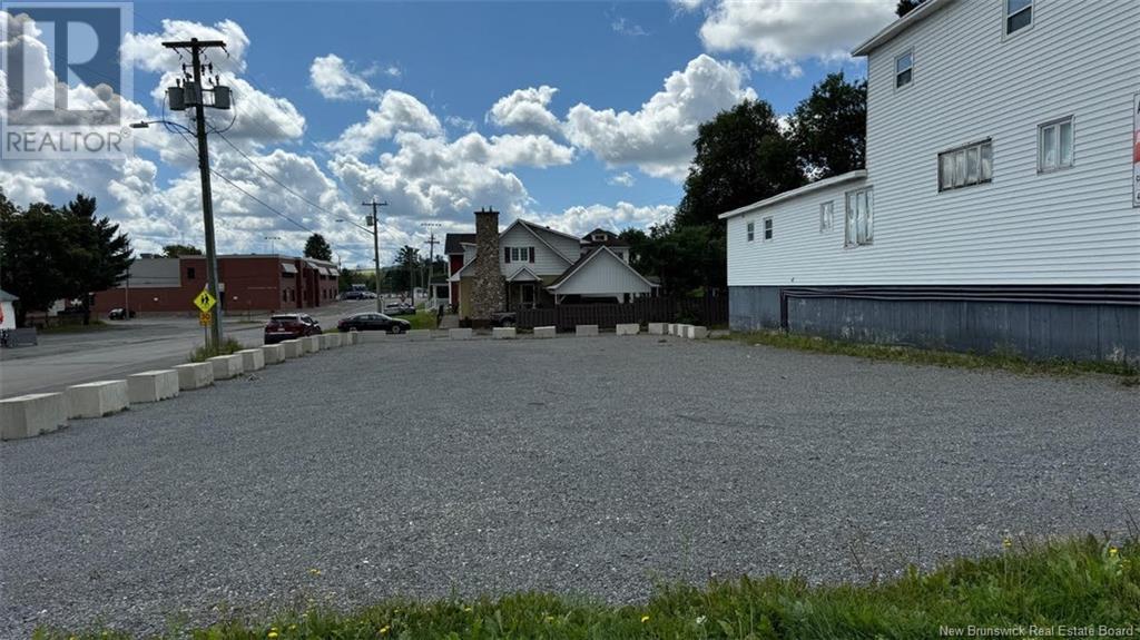 123 Broadway Blvd, Grand-saultgrand Falls, NB E3Z 2J8