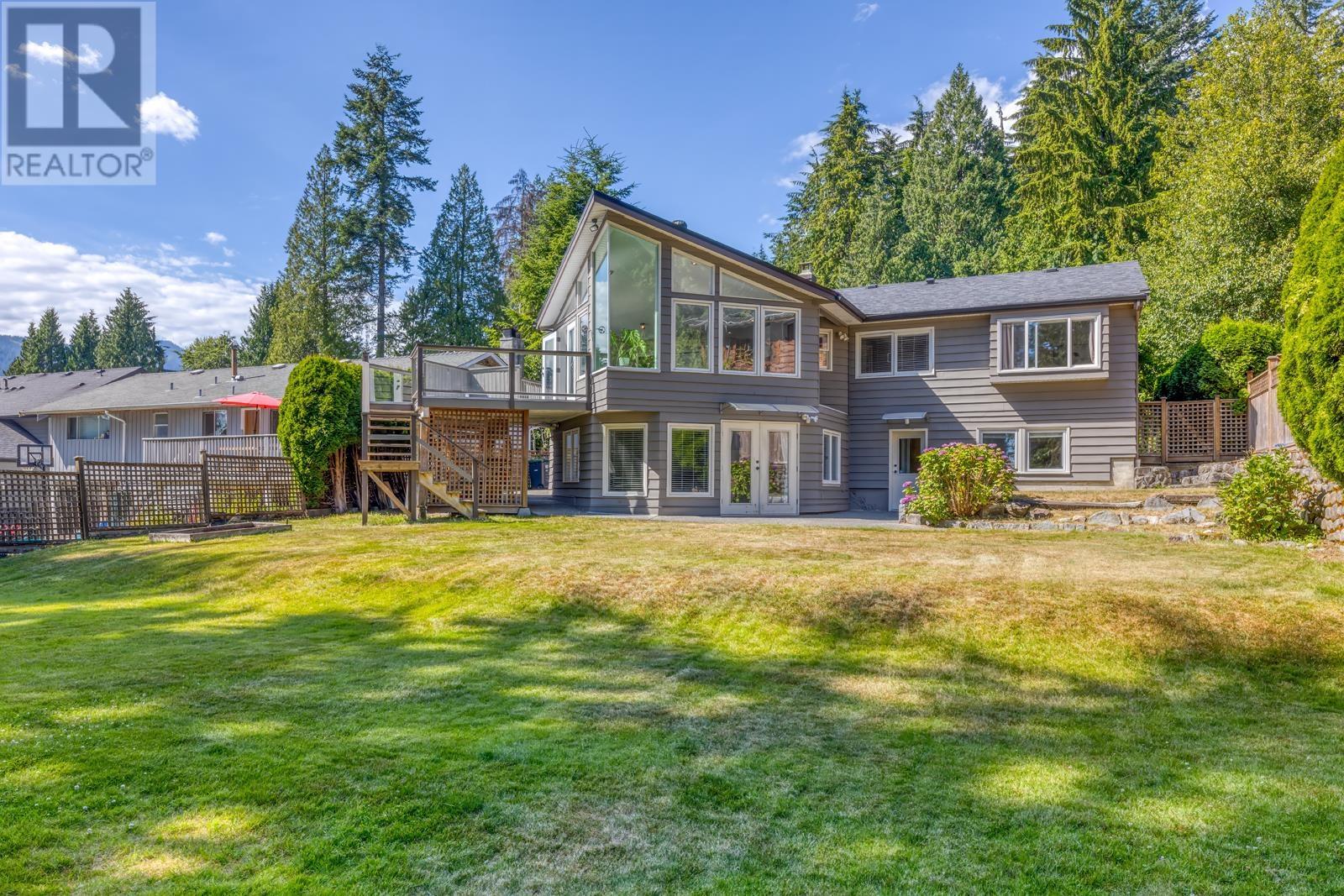 923 Prospect Ave, North Vancouver, BC V7R 2M2