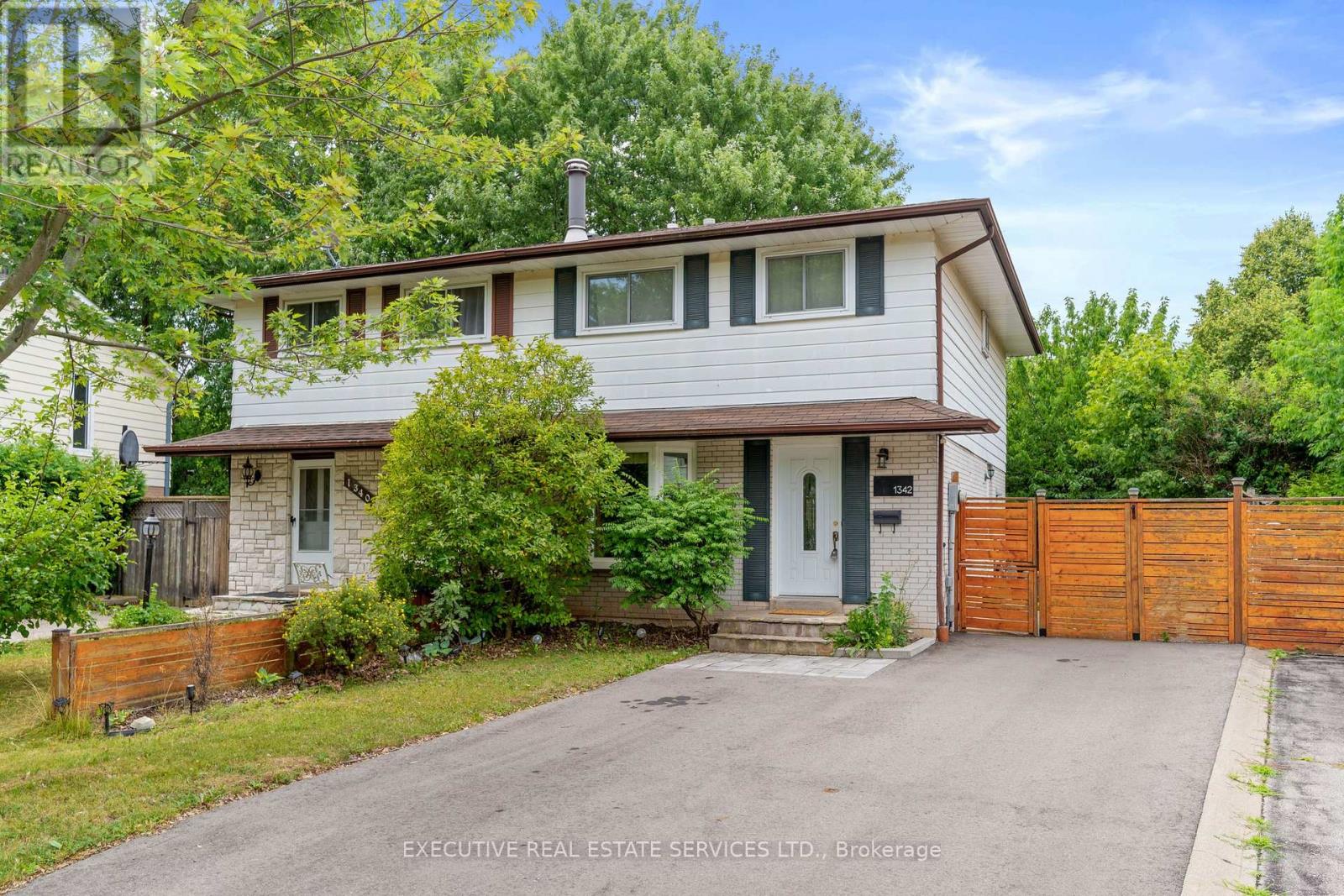 1342 Roylen Rd, Oakville, ON L6H 1V4