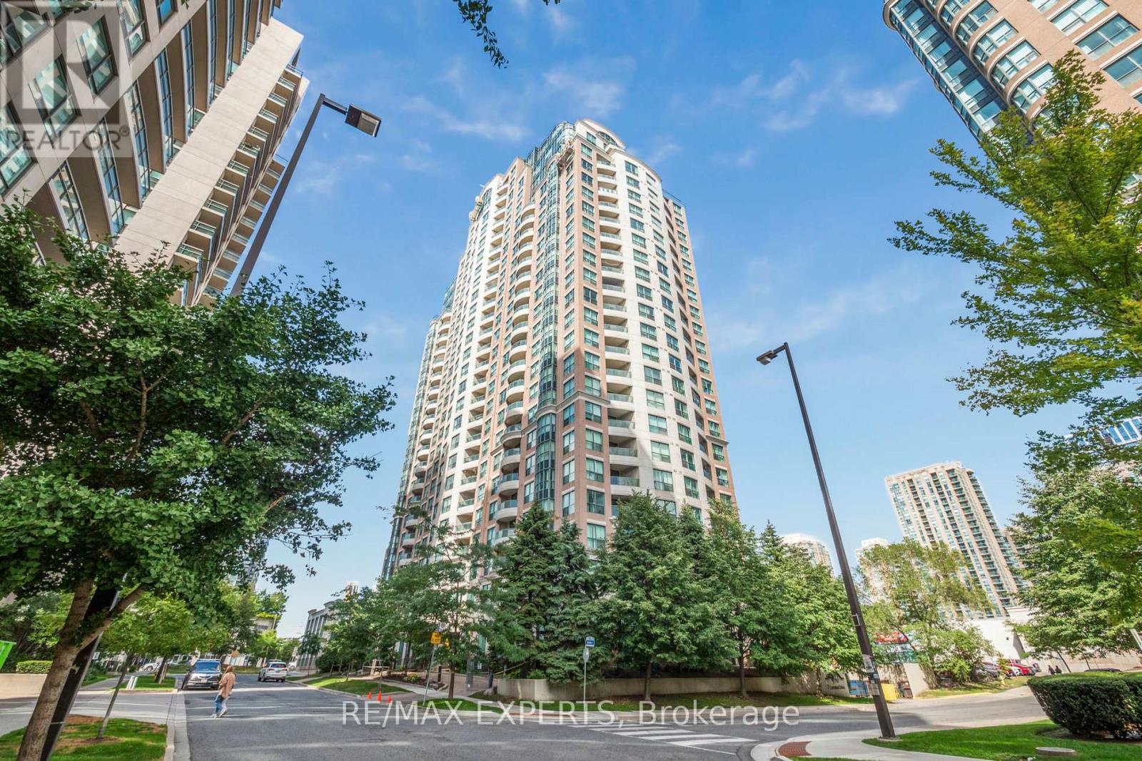 7 Lorraine Dr #06 Dr, Toronto, ON M2N 7H2