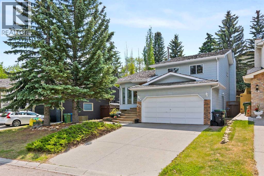 131 Stratton Cres SW, Calgary, AB T3H 1T7