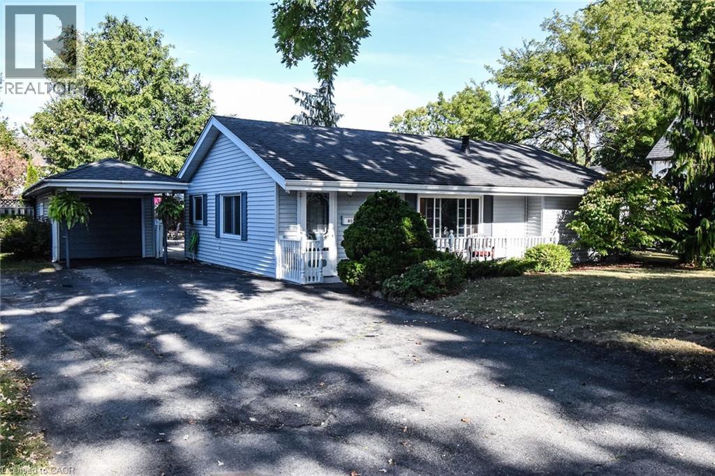 802 John St, Dunnville, ON N1A 2R6