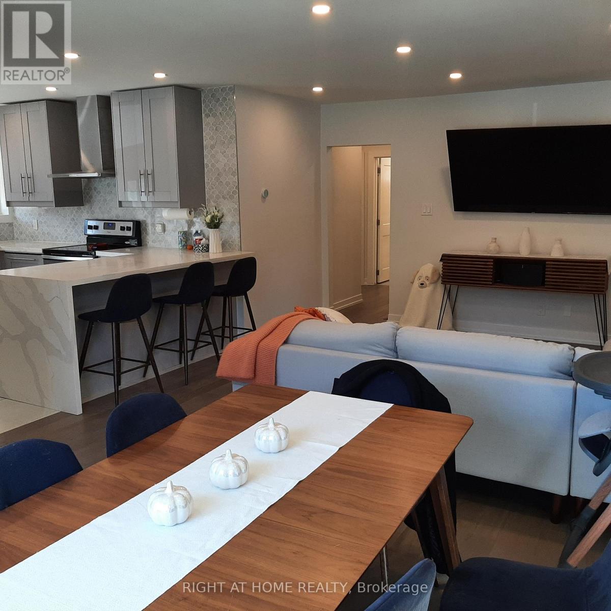 32 Davis Rd, Aurora, ON L4G 2B6